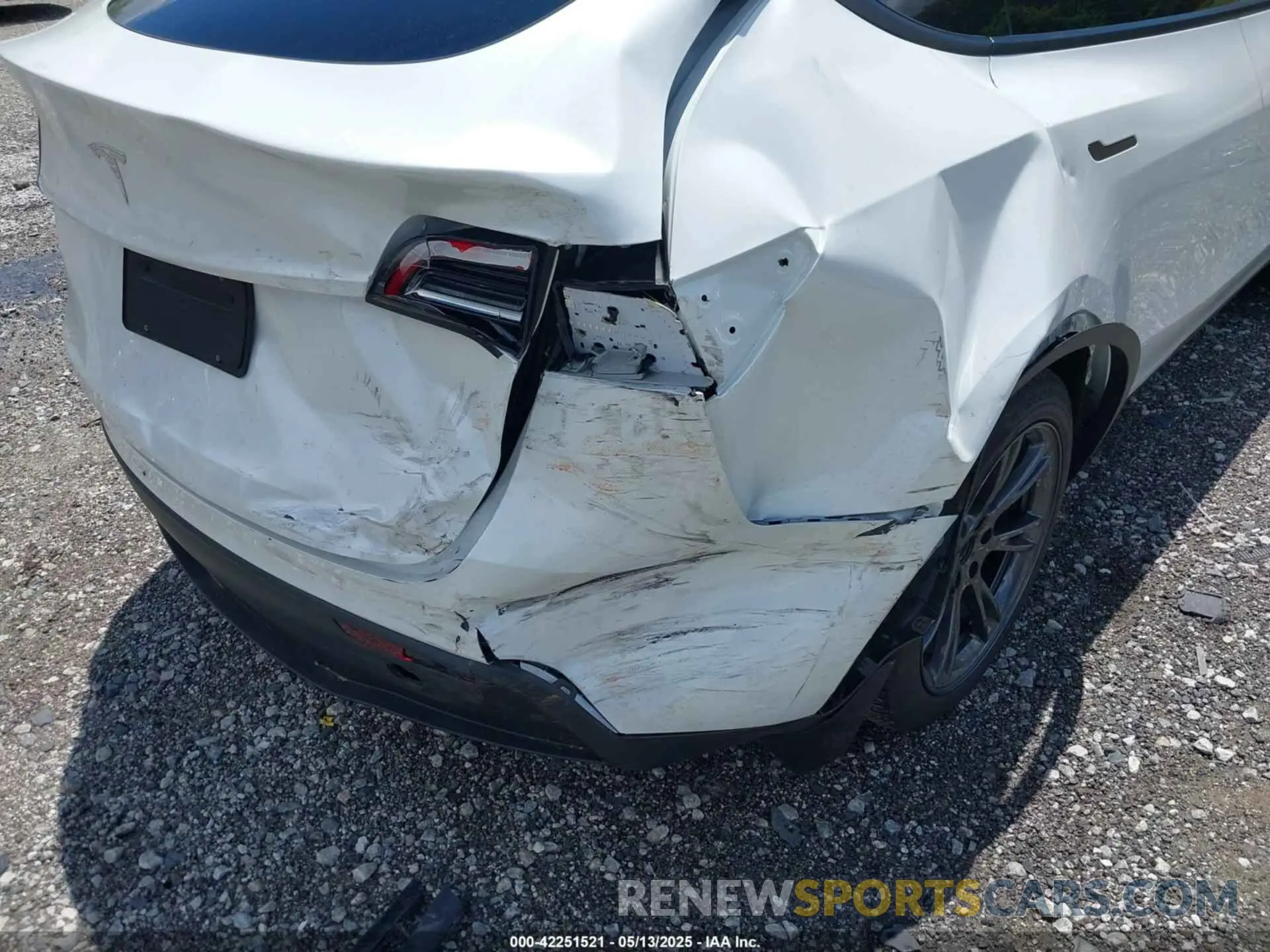 6 Photograph of a damaged car 7SAYGDED1SA348492 TESLA MODEL Y 2025