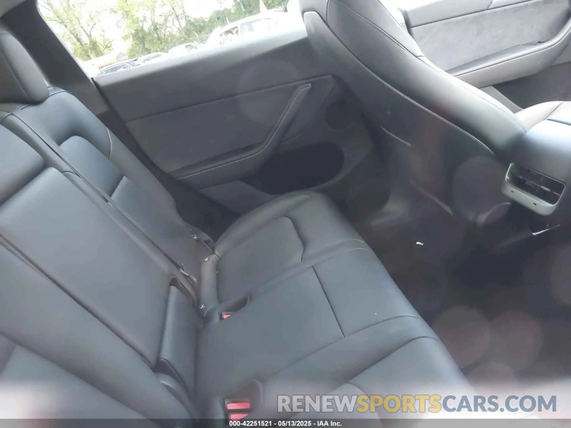 8 Photograph of a damaged car 7SAYGDED1SA348492 TESLA MODEL Y 2025