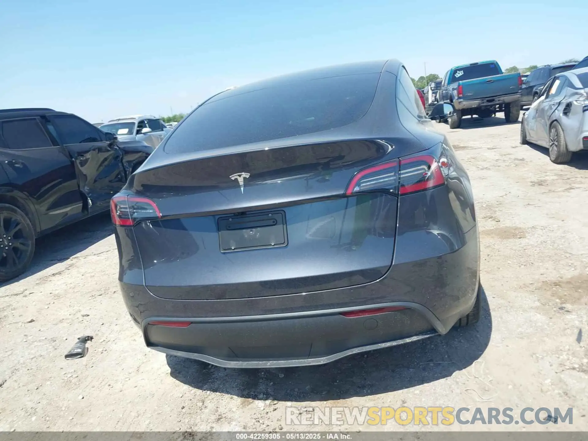 15 Photograph of a damaged car 7SAYGDED1SA357841 TESLA MODEL Y 2025