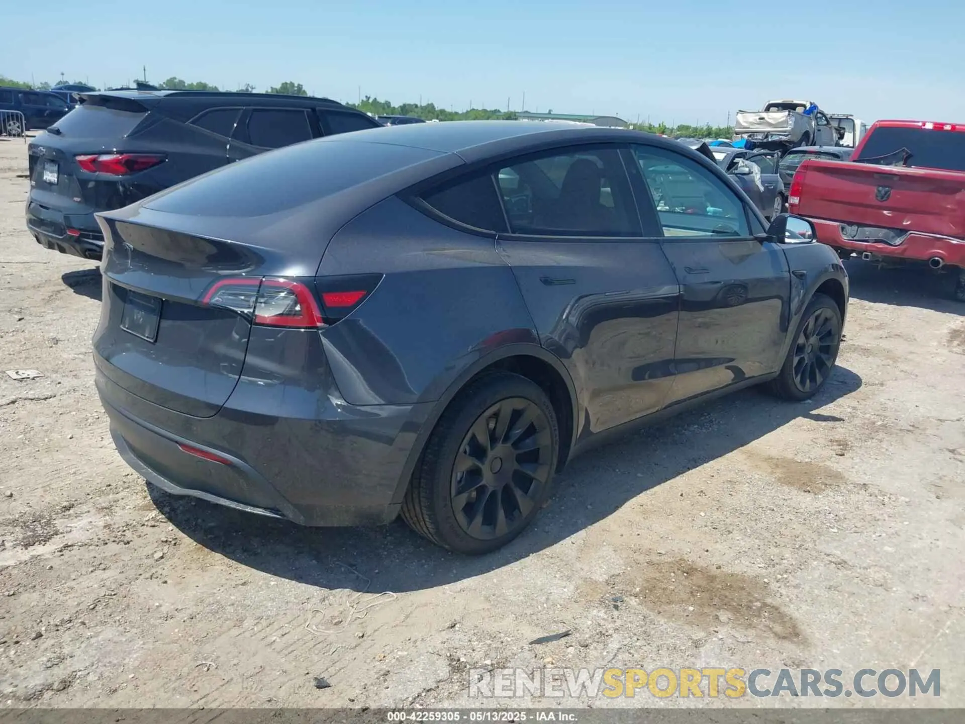 4 Photograph of a damaged car 7SAYGDED1SA357841 TESLA MODEL Y 2025