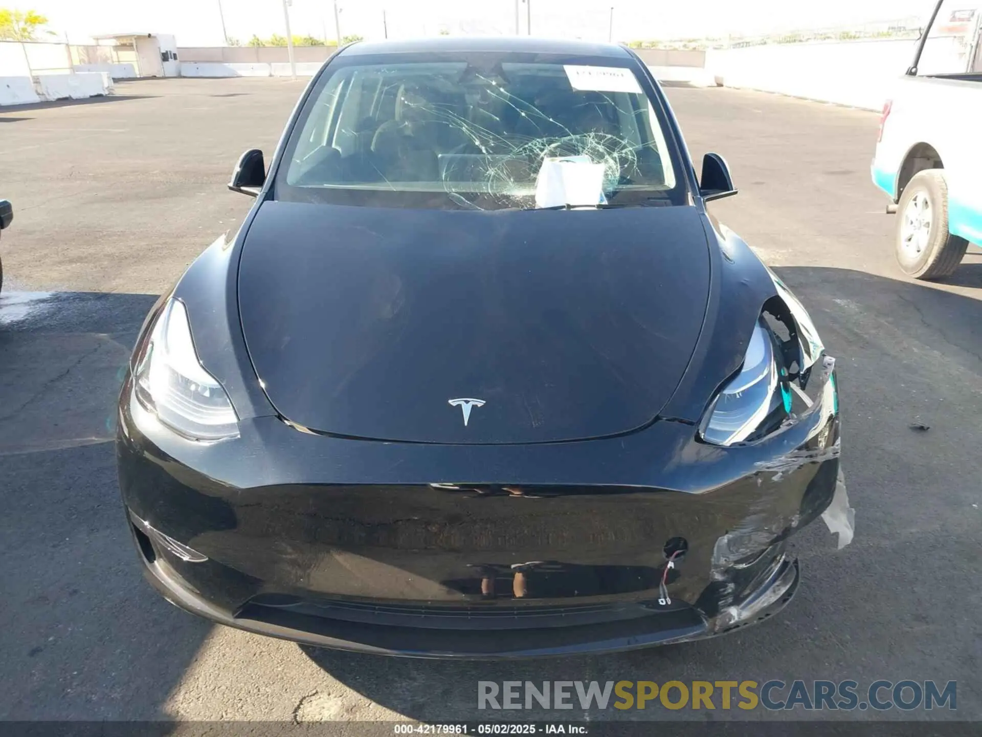 11 Photograph of a damaged car 7SAYGDED1SF217131 TESLA MODEL Y 2025