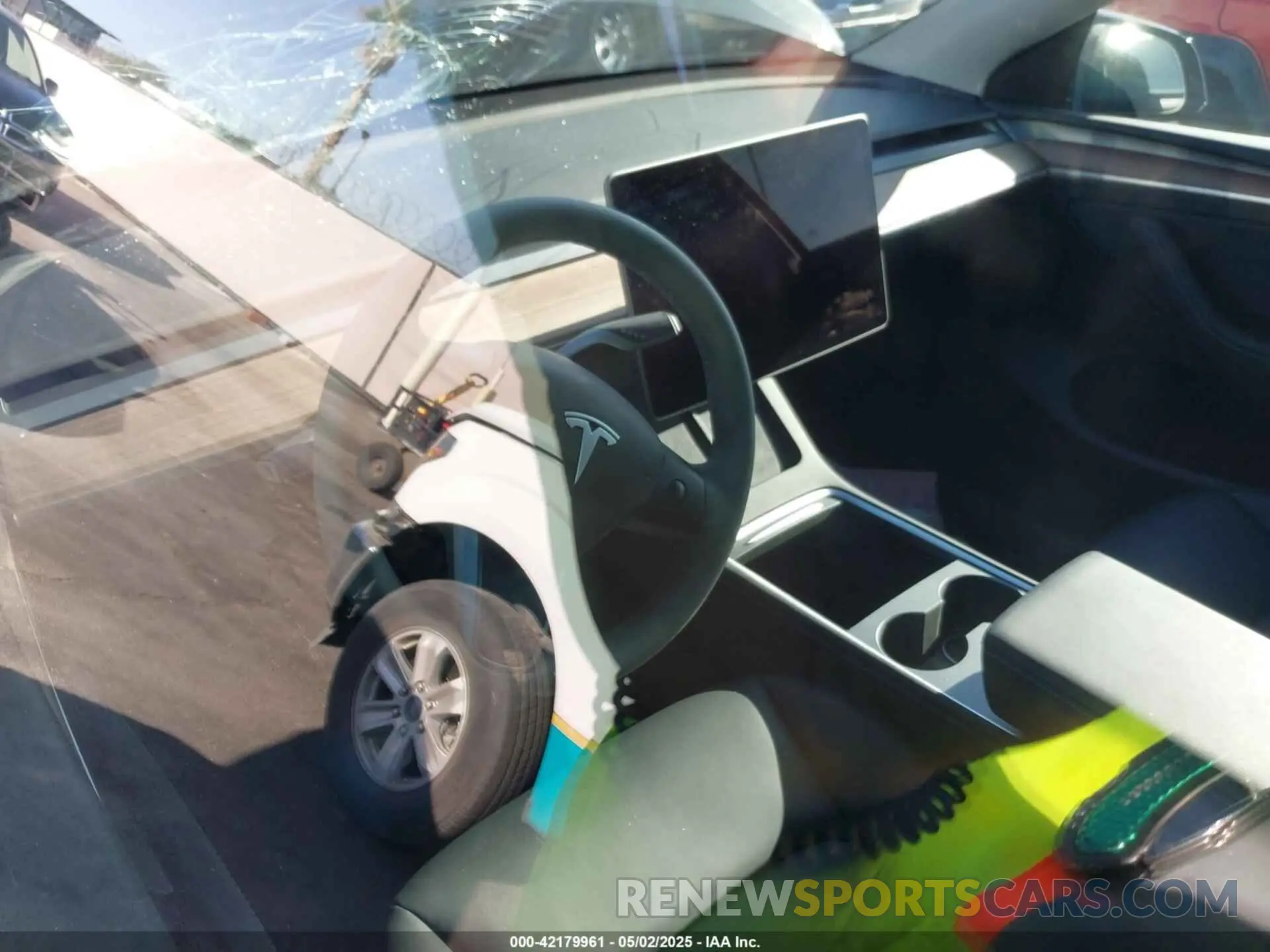 14 Photograph of a damaged car 7SAYGDED1SF217131 TESLA MODEL Y 2025