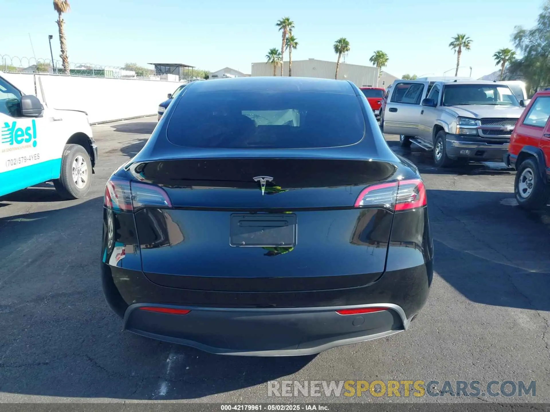 15 Photograph of a damaged car 7SAYGDED1SF217131 TESLA MODEL Y 2025