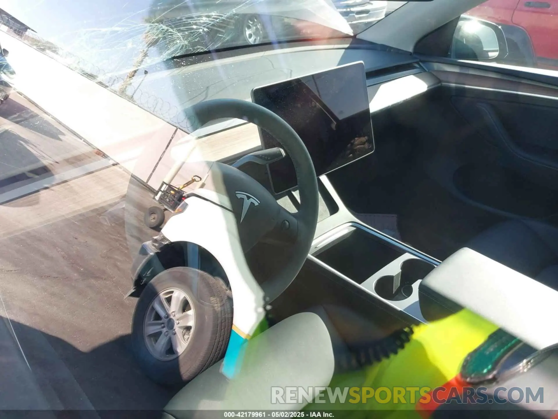 17 Photograph of a damaged car 7SAYGDED1SF217131 TESLA MODEL Y 2025