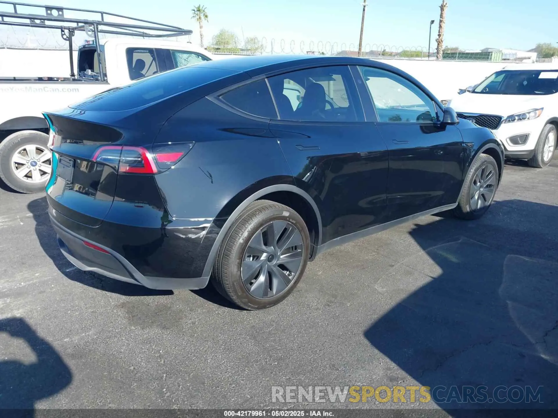 4 Photograph of a damaged car 7SAYGDED1SF217131 TESLA MODEL Y 2025