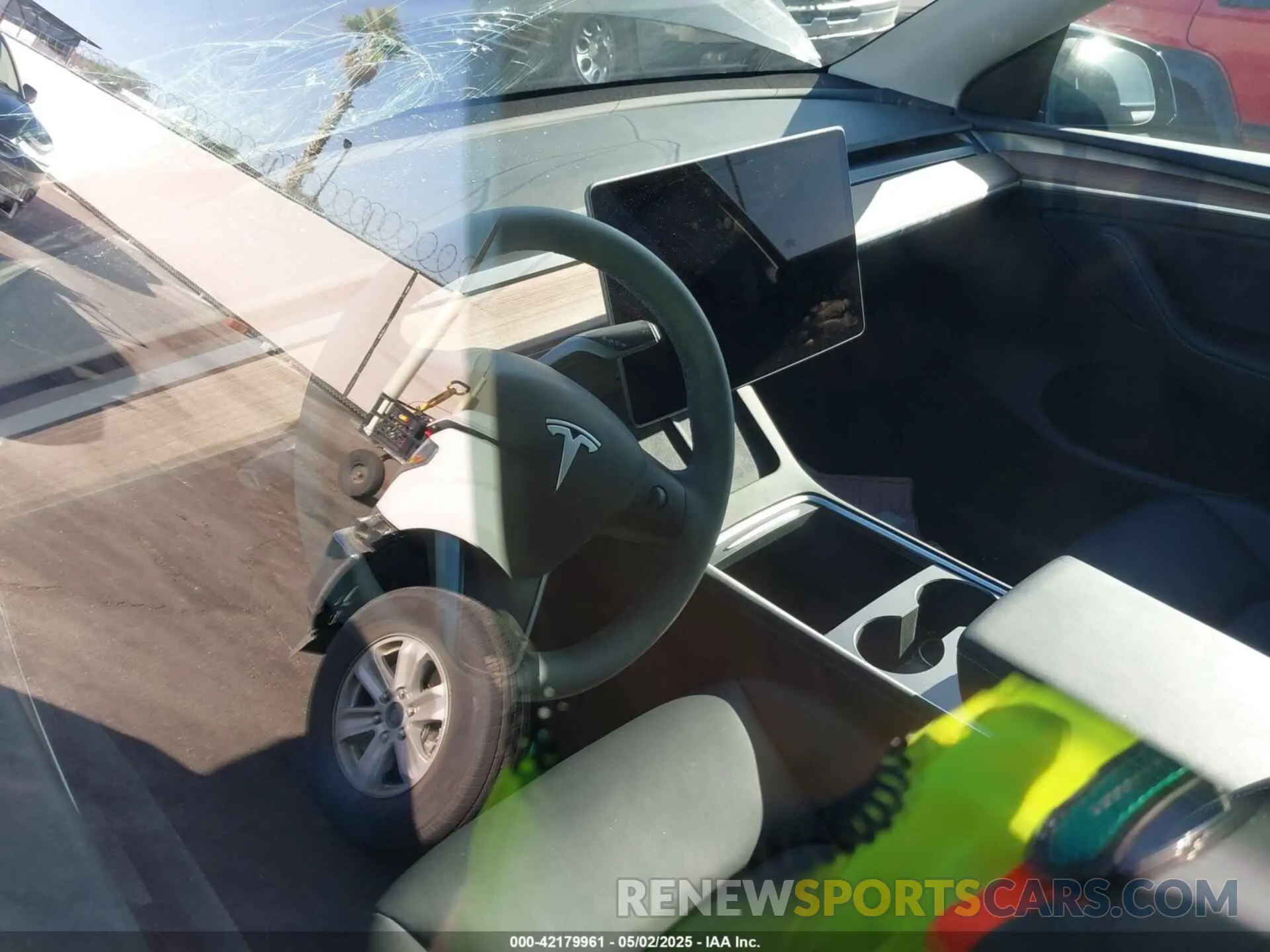 7 Photograph of a damaged car 7SAYGDED1SF217131 TESLA MODEL Y 2025
