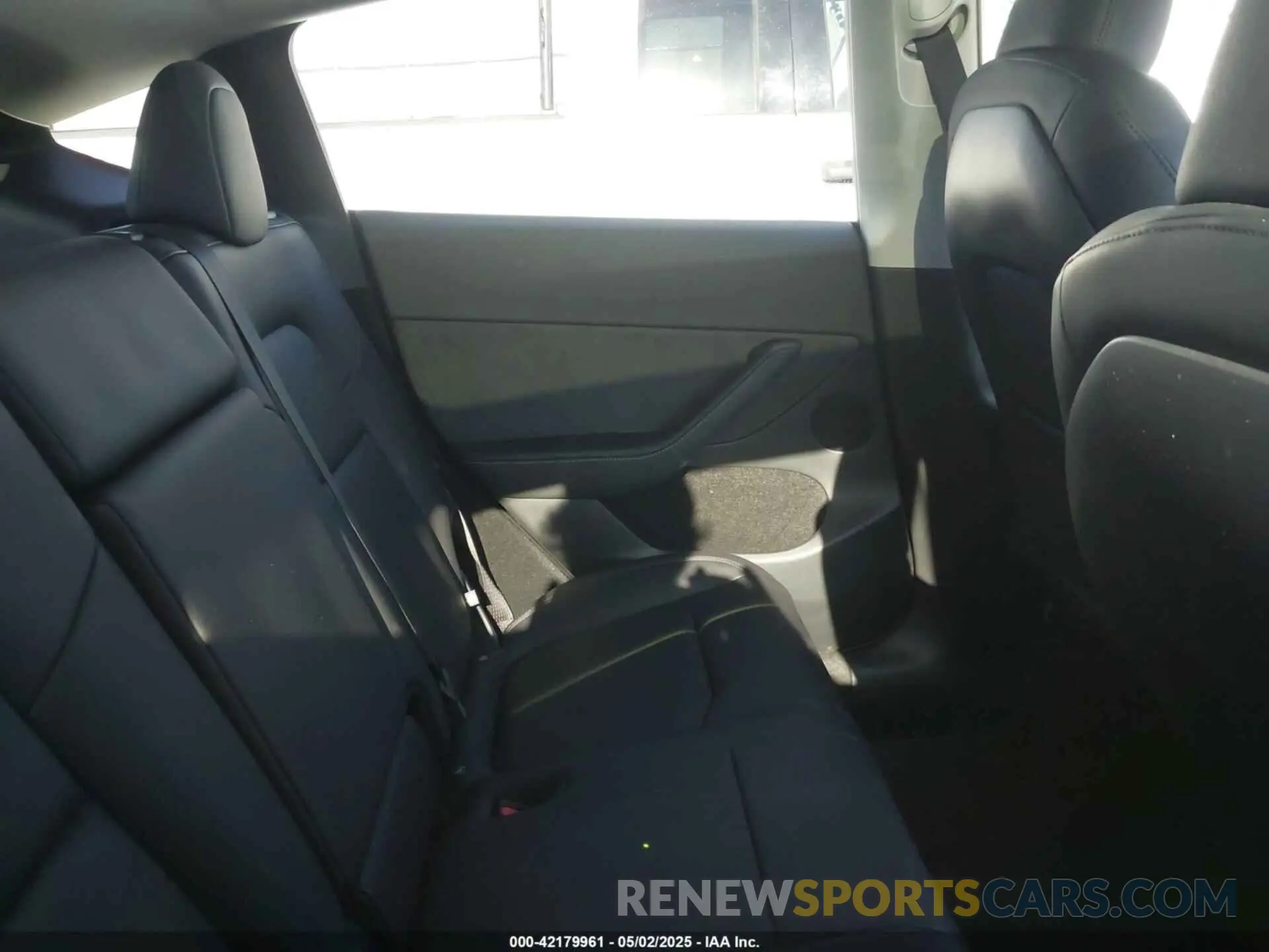 8 Photograph of a damaged car 7SAYGDED1SF217131 TESLA MODEL Y 2025