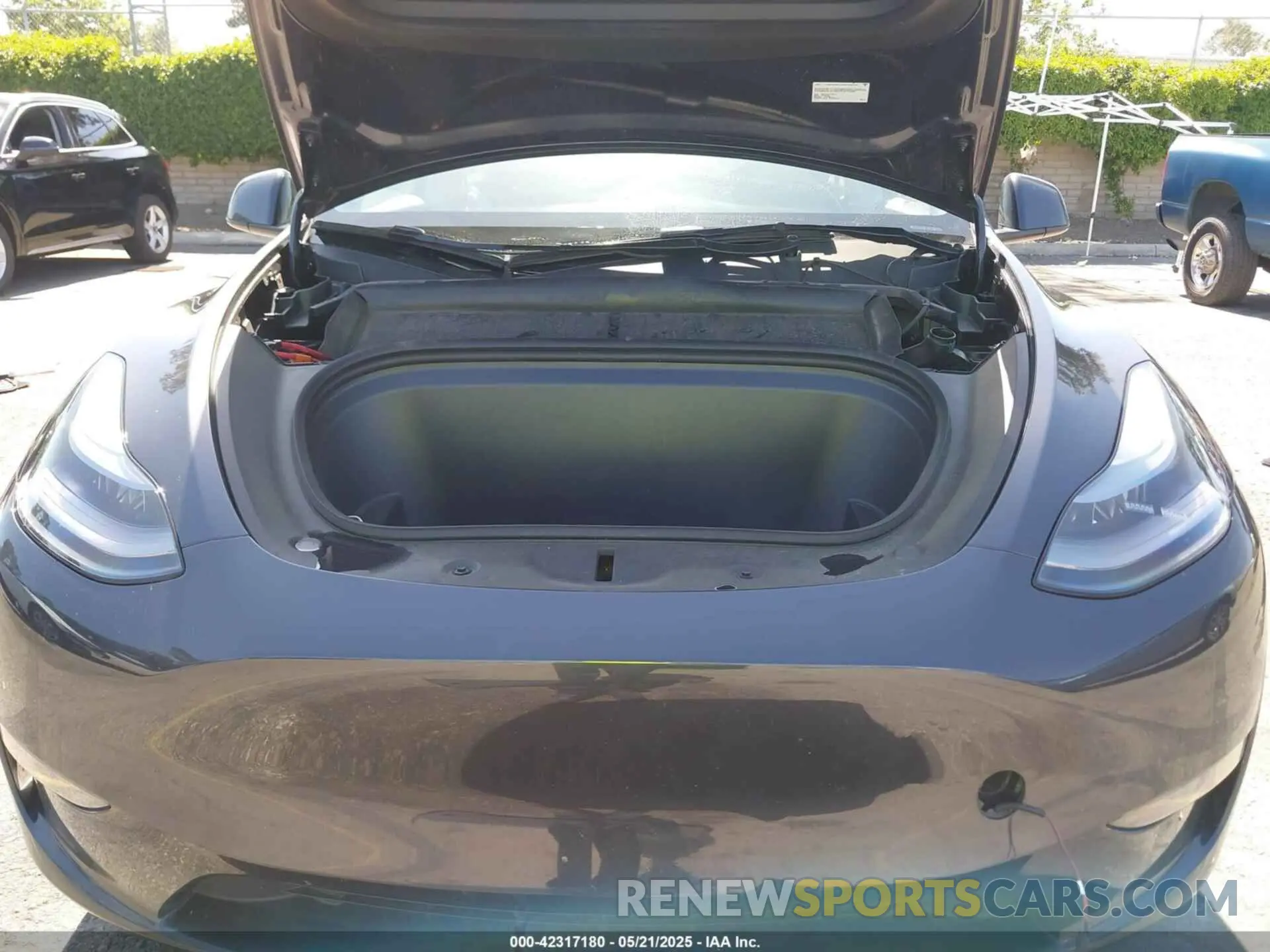 10 Photograph of a damaged car 7SAYGDED1SF220689 TESLA MODEL Y 2025
