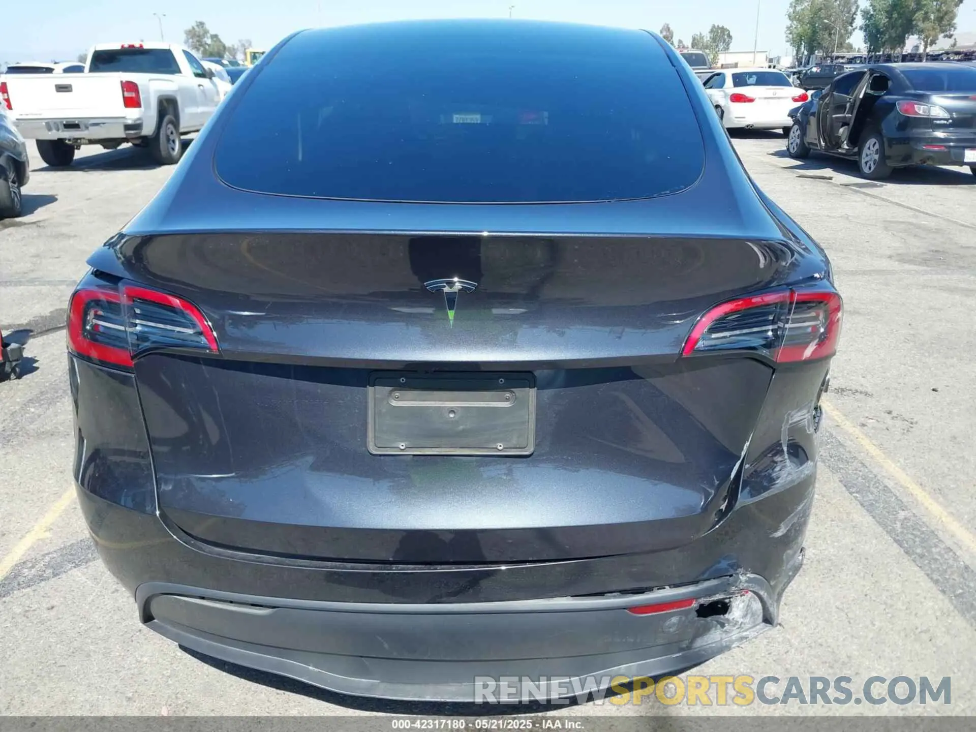 16 Photograph of a damaged car 7SAYGDED1SF220689 TESLA MODEL Y 2025