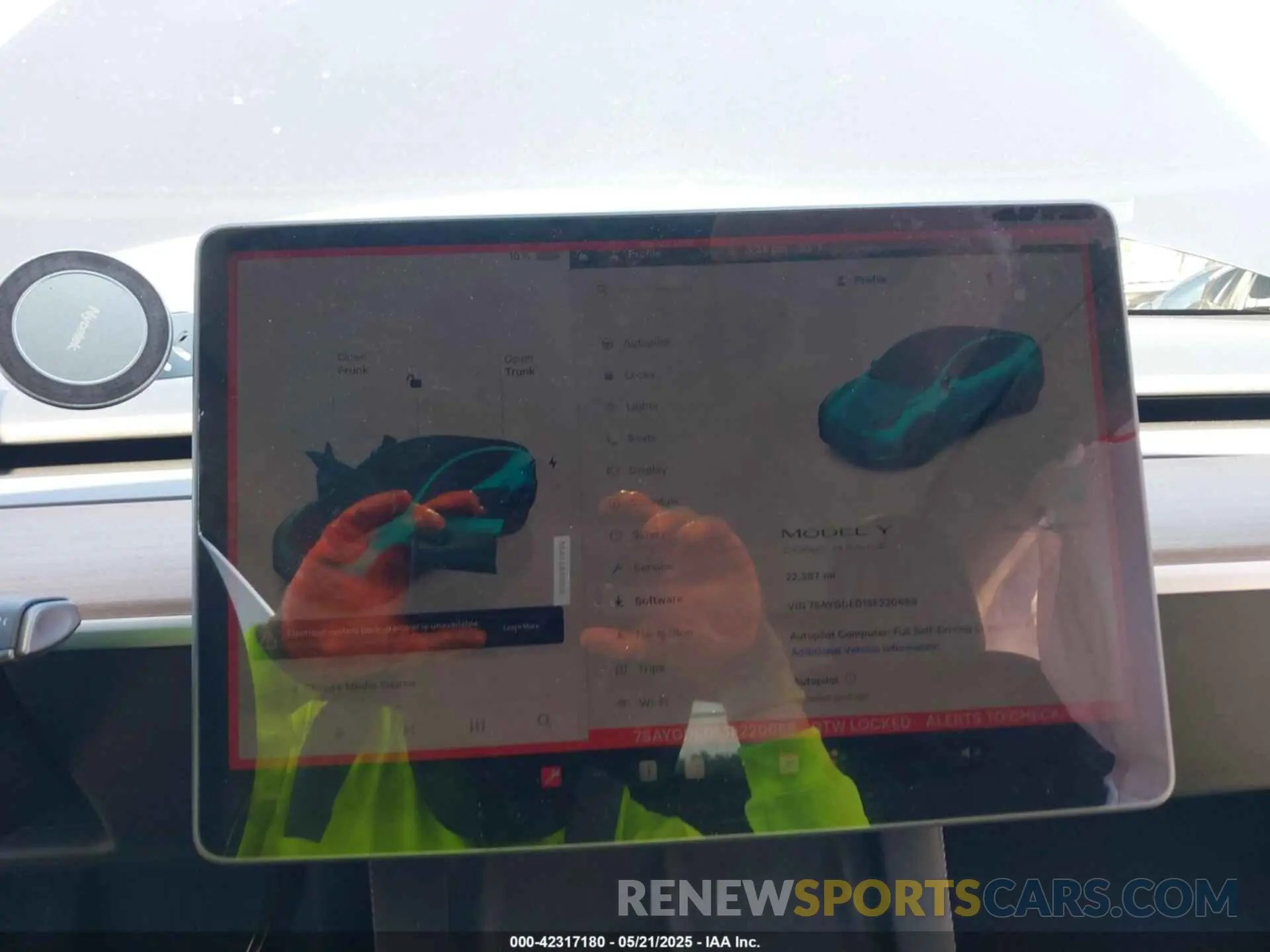 18 Photograph of a damaged car 7SAYGDED1SF220689 TESLA MODEL Y 2025