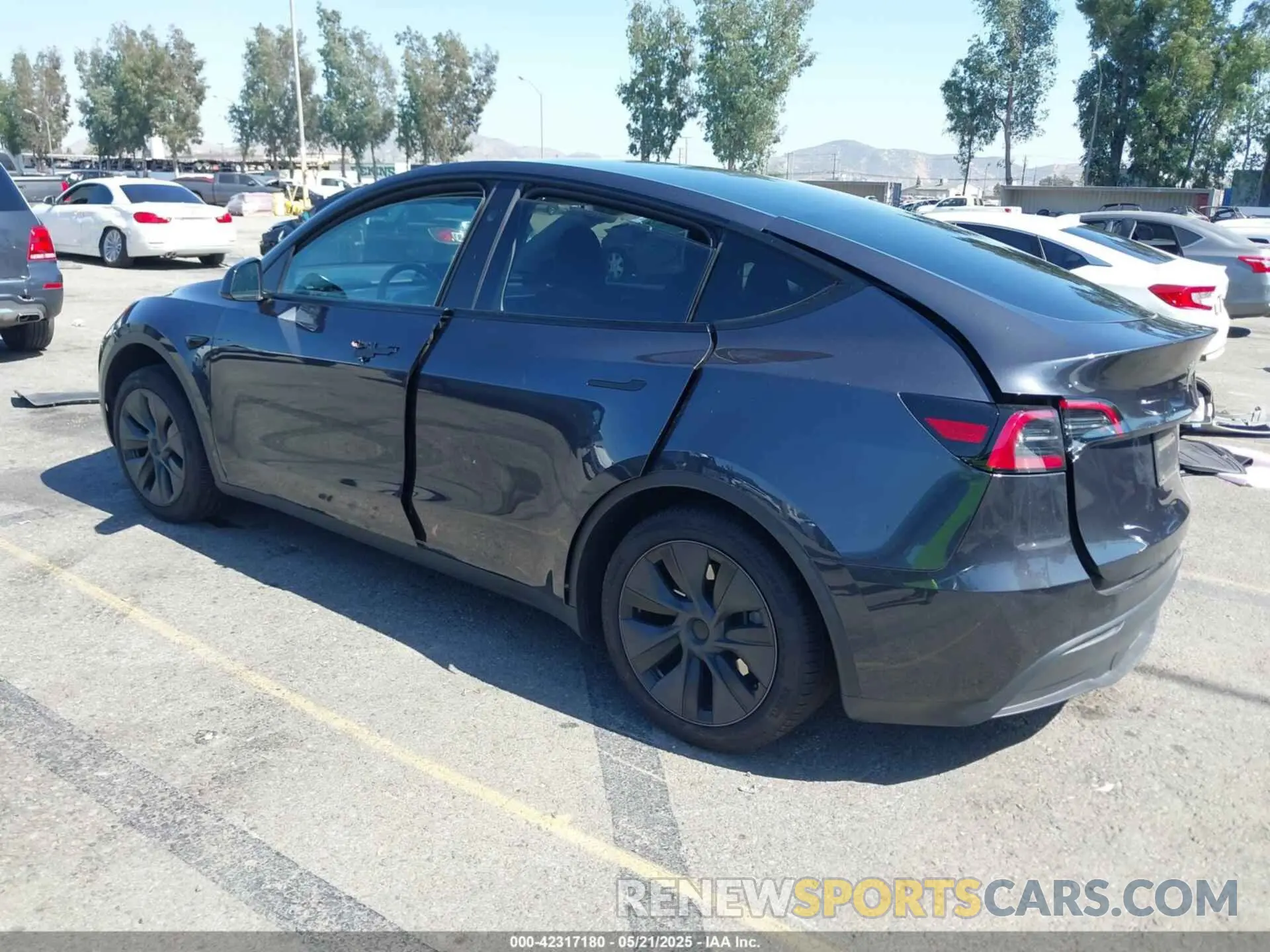 3 Photograph of a damaged car 7SAYGDED1SF220689 TESLA MODEL Y 2025