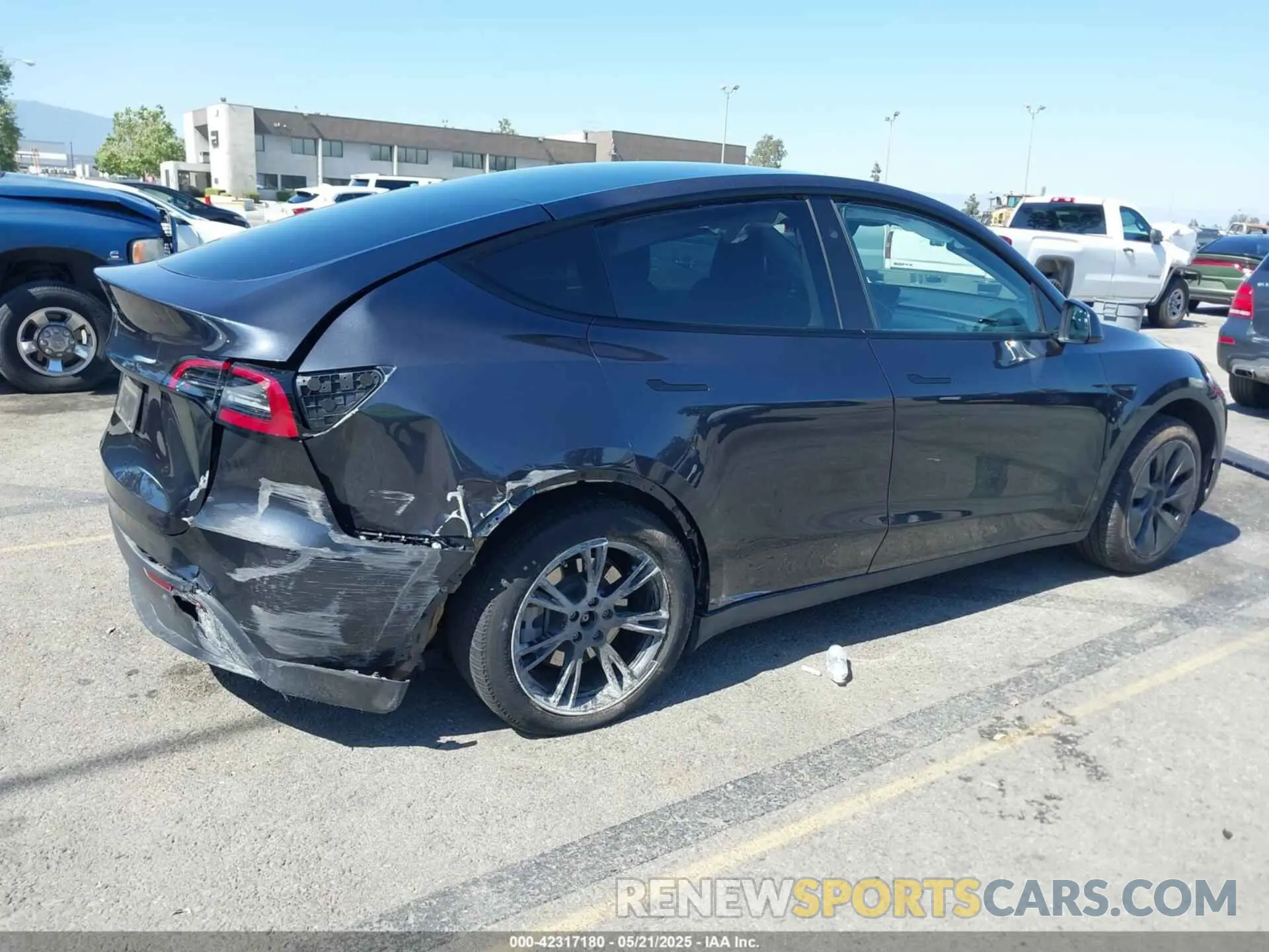 4 Photograph of a damaged car 7SAYGDED1SF220689 TESLA MODEL Y 2025
