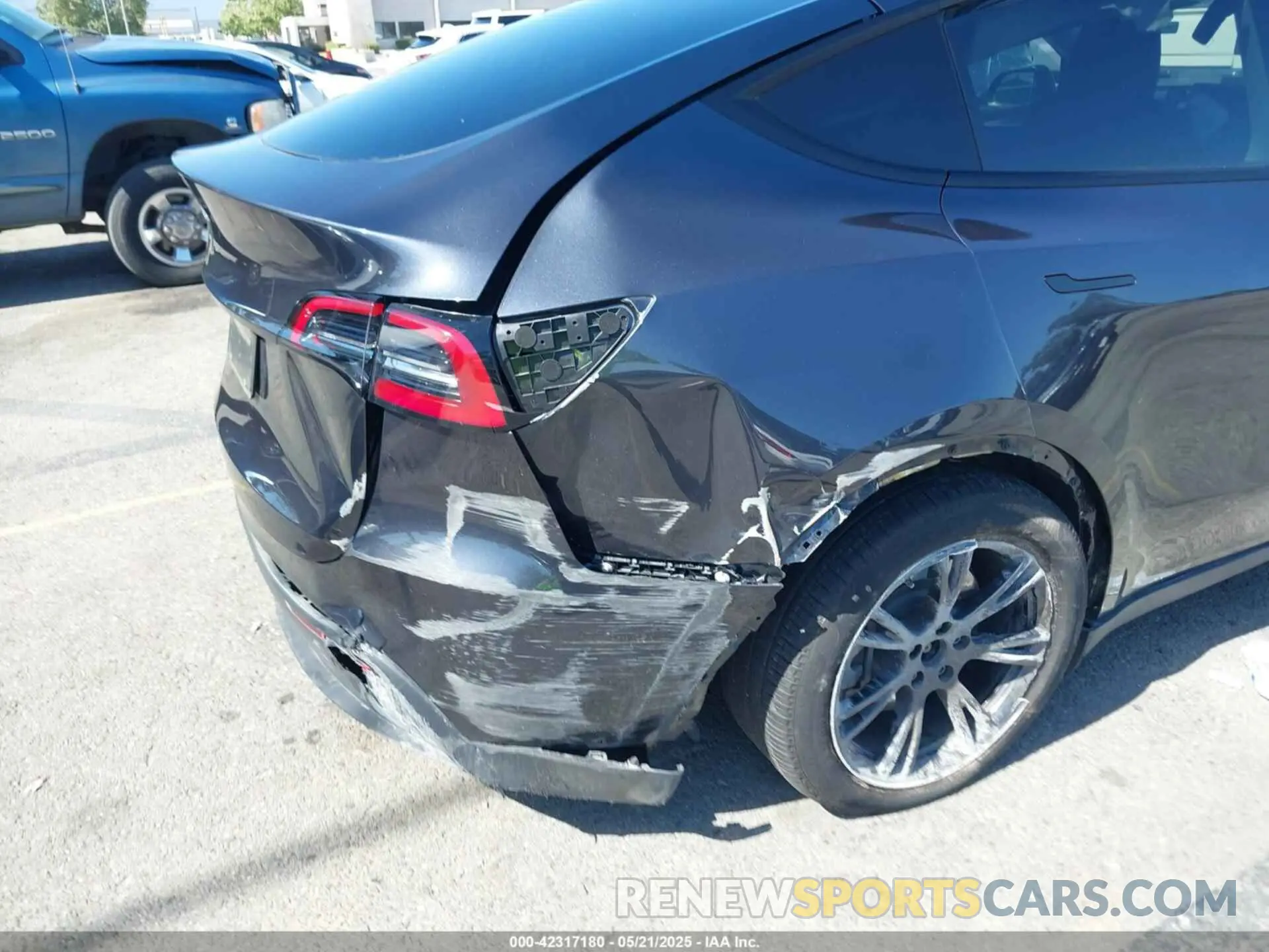 6 Photograph of a damaged car 7SAYGDED1SF220689 TESLA MODEL Y 2025