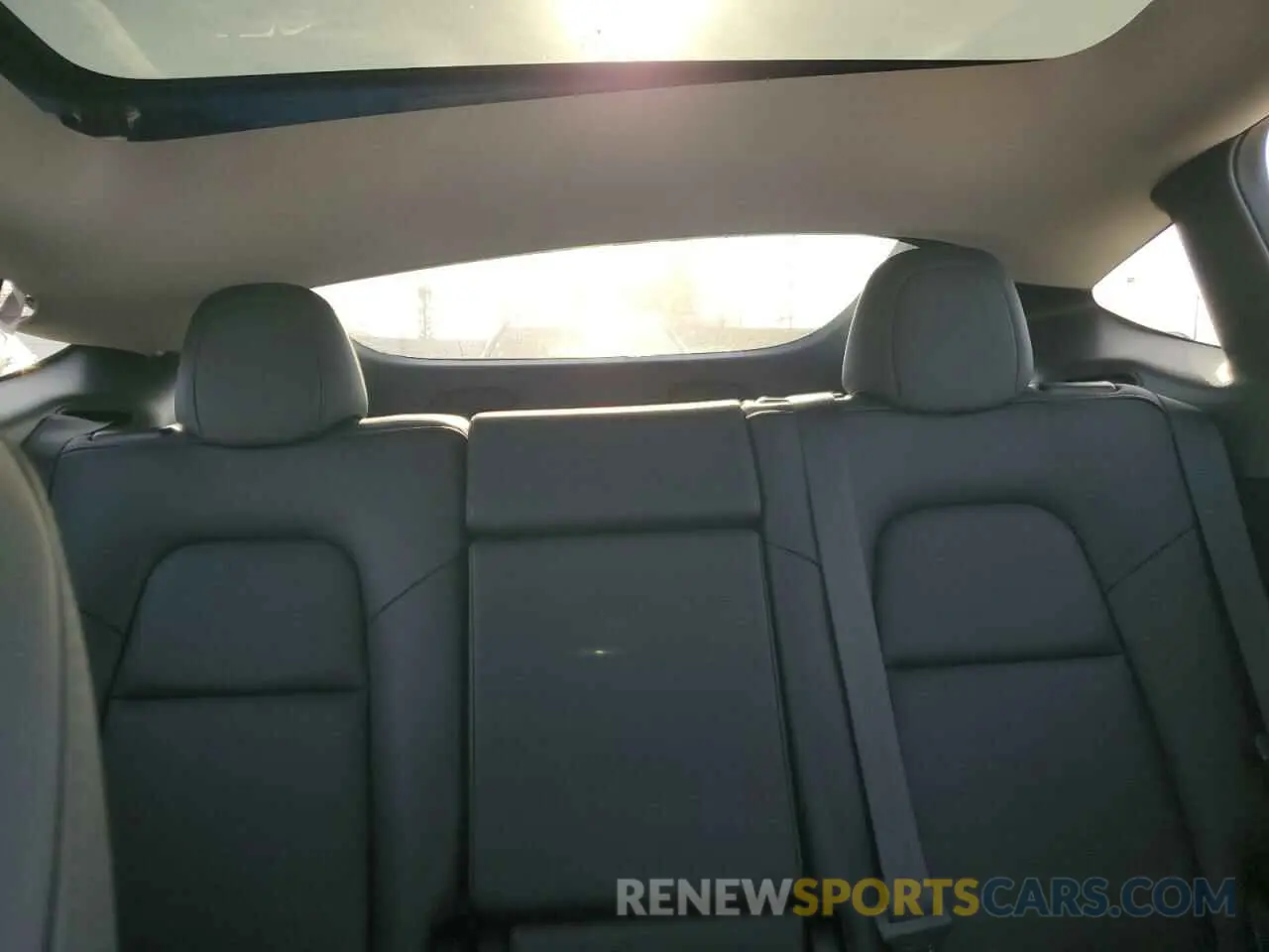10 Photograph of a damaged car 7SAYGDED1SF235306 TESLA MODEL Y 2025