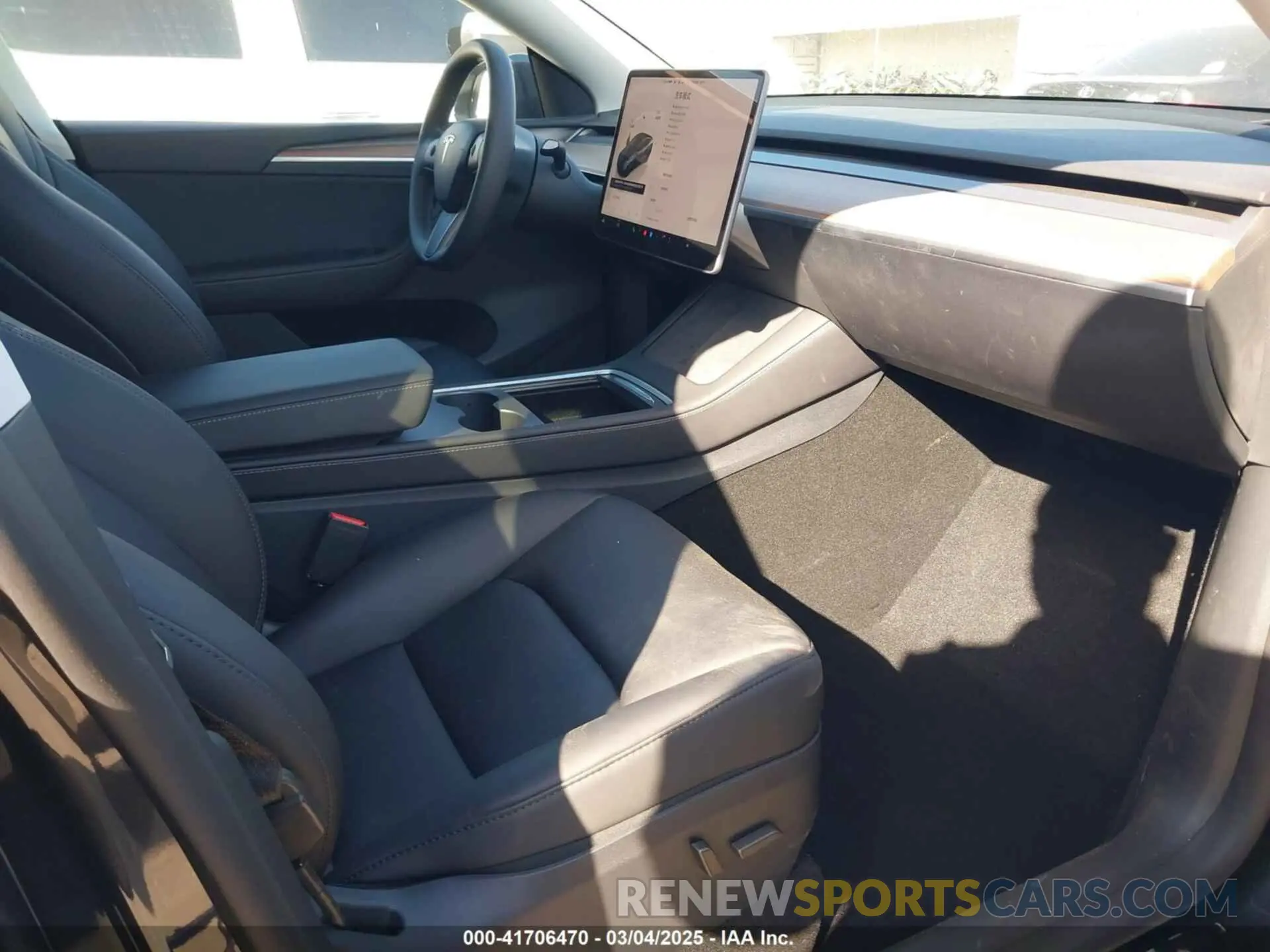 5 Photograph of a damaged car 7SAYGDED2SF228414 TESLA MODEL Y 2025
