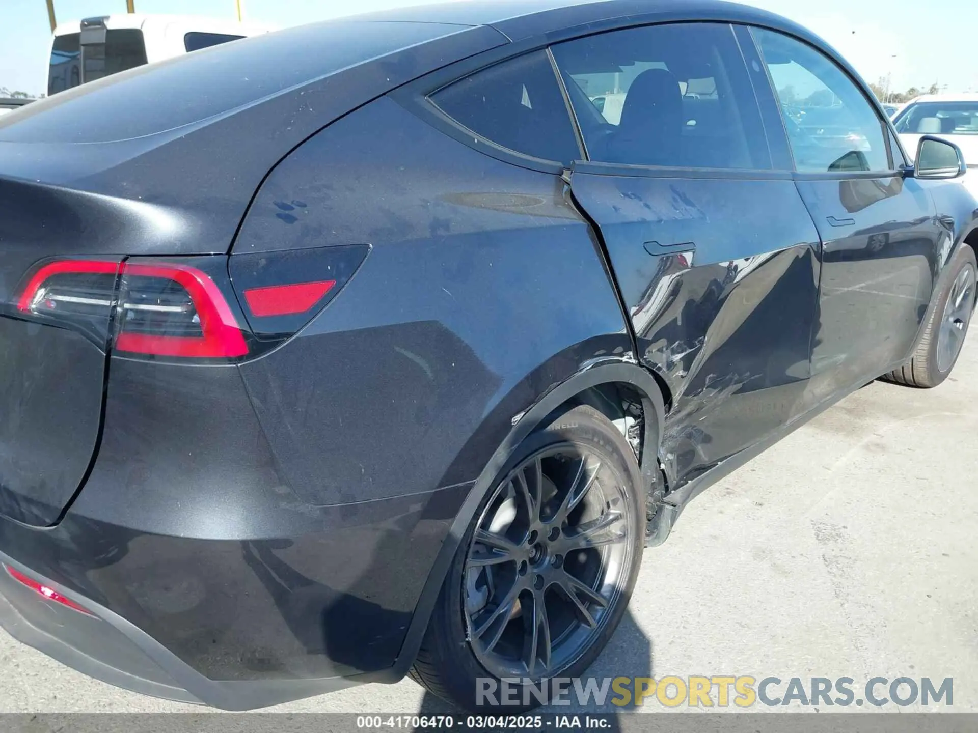 6 Photograph of a damaged car 7SAYGDED2SF228414 TESLA MODEL Y 2025