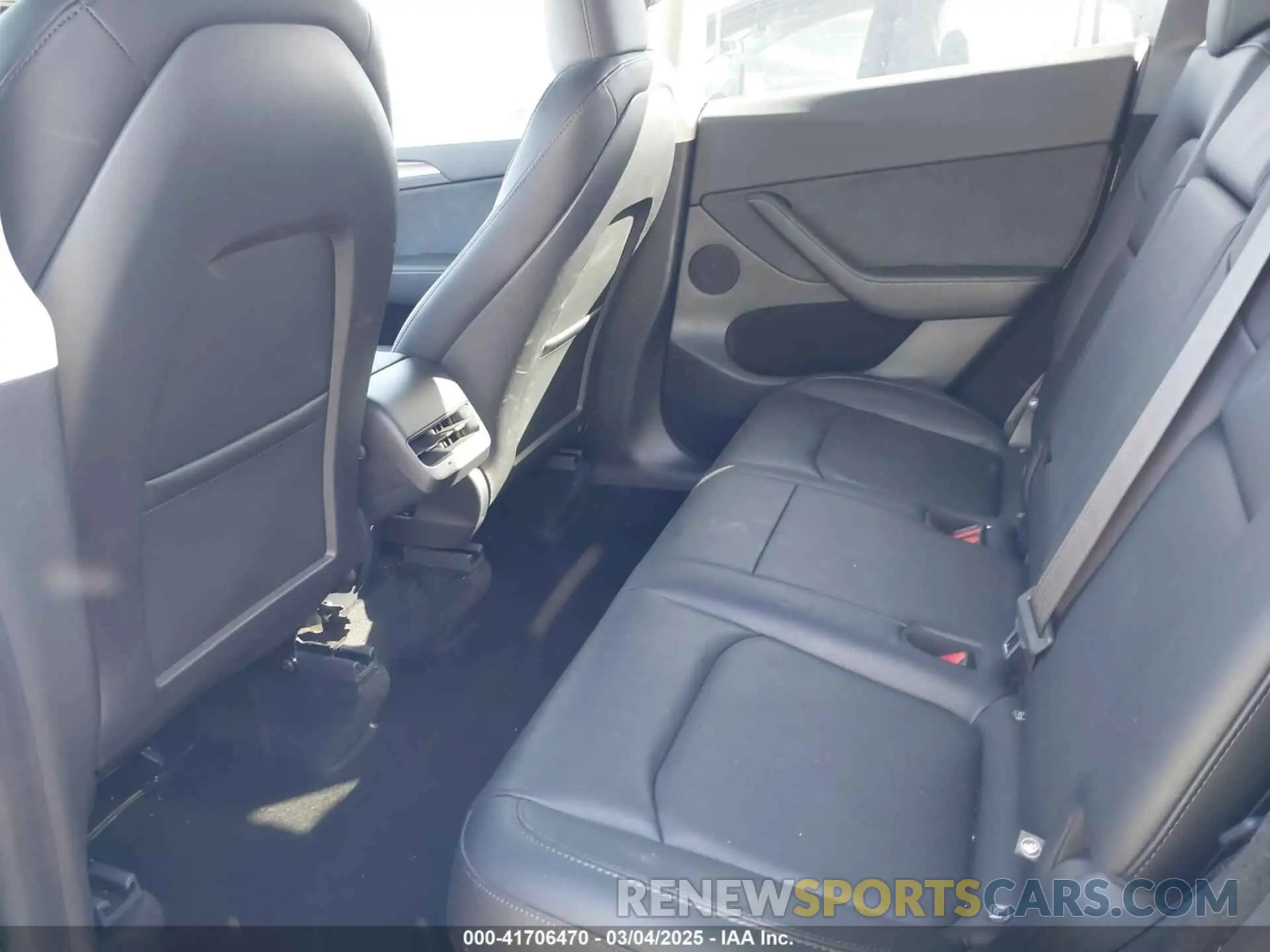 8 Photograph of a damaged car 7SAYGDED2SF228414 TESLA MODEL Y 2025