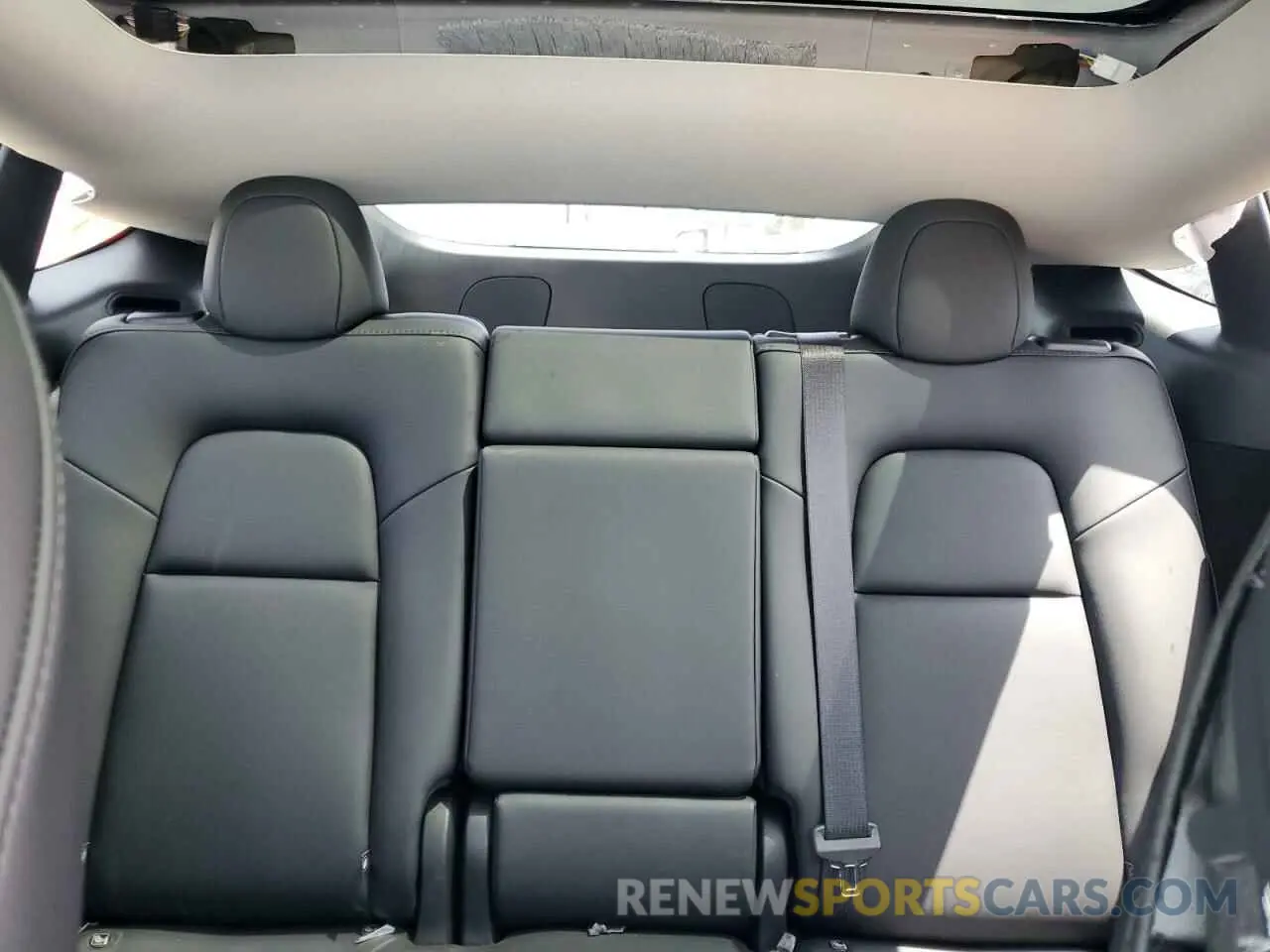 10 Photograph of a damaged car 7SAYGDED2SF239140 TESLA MODEL Y 2025