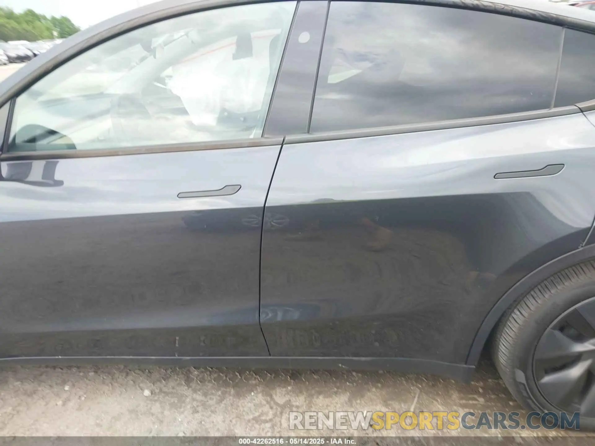 14 Photograph of a damaged car 7SAYGDED3SA338398 TESLA MODEL Y 2025