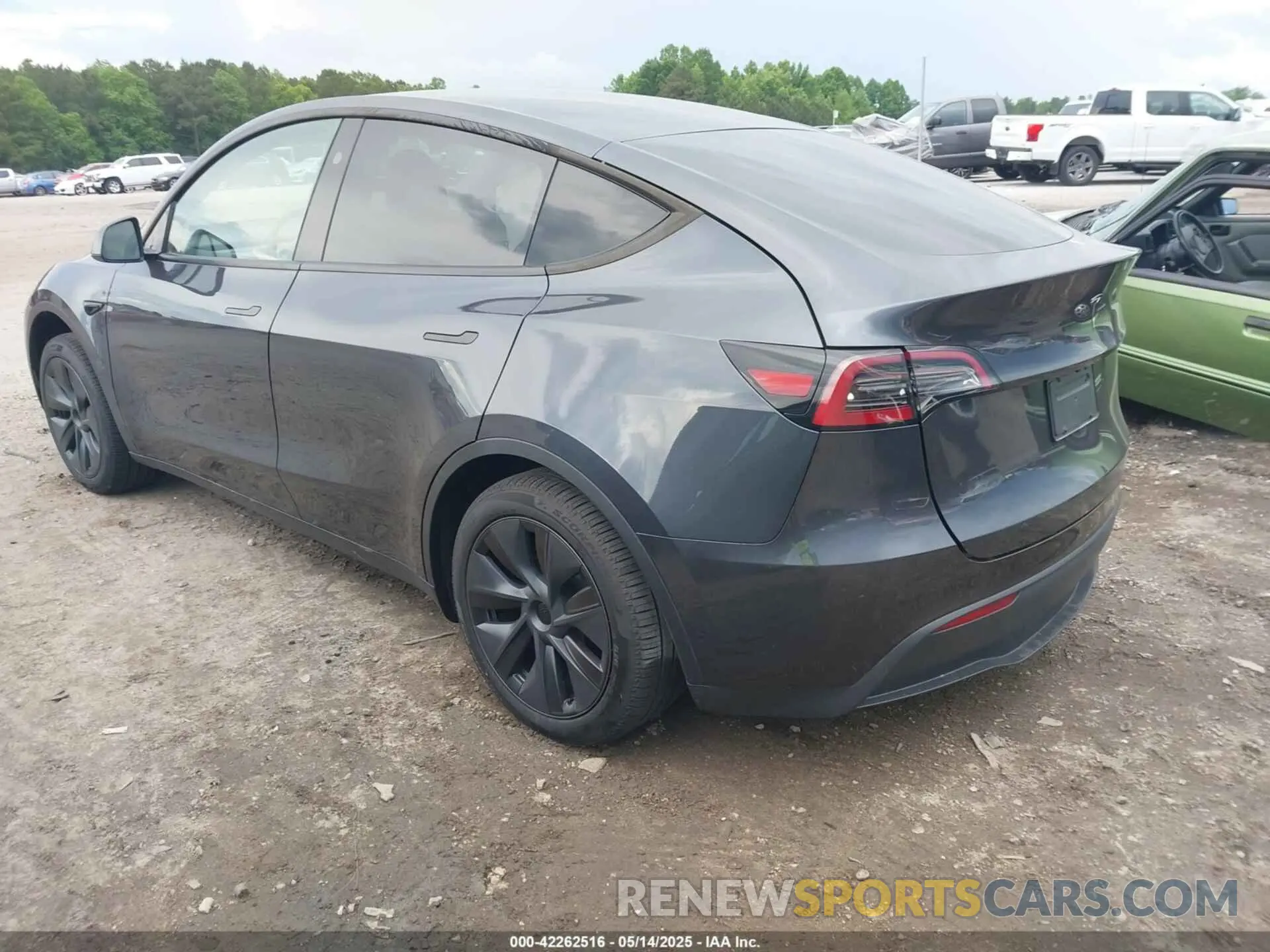 3 Photograph of a damaged car 7SAYGDED3SA338398 TESLA MODEL Y 2025