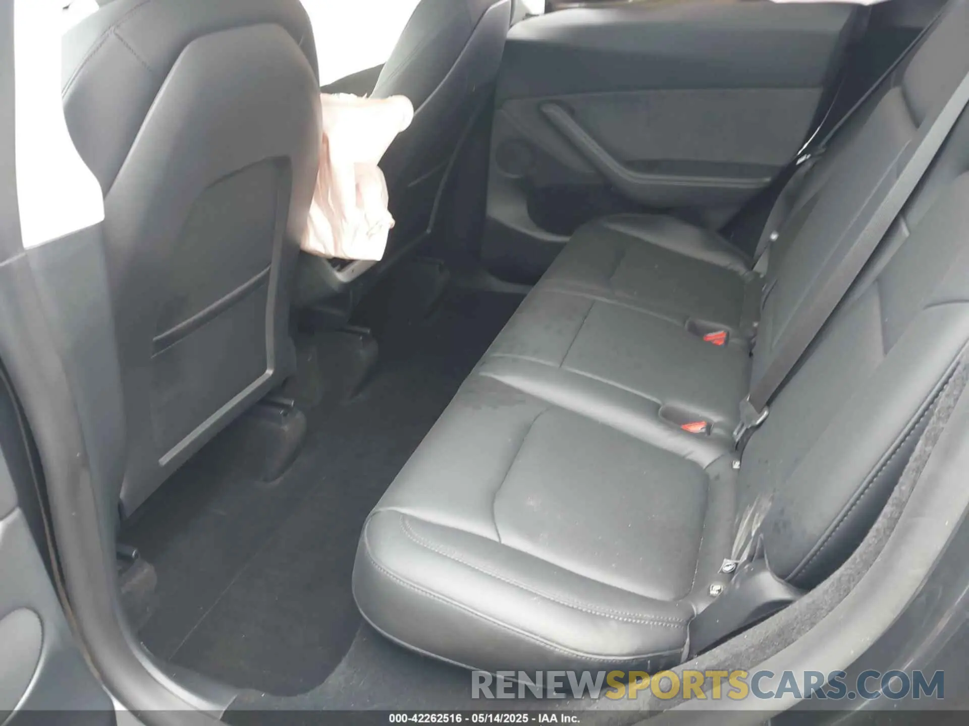 8 Photograph of a damaged car 7SAYGDED3SA338398 TESLA MODEL Y 2025