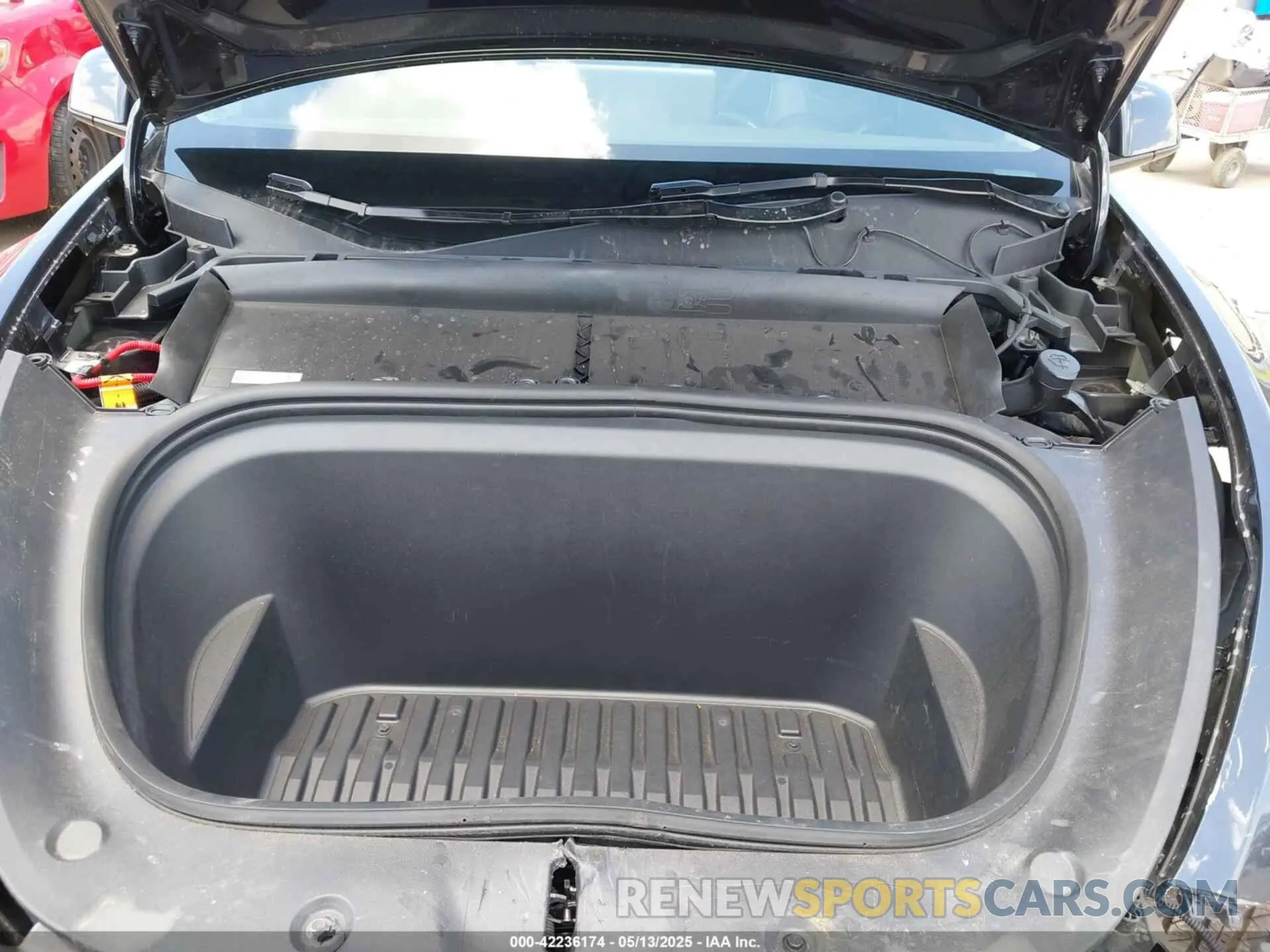 10 Photograph of a damaged car 7SAYGDED3SF266685 TESLA MODEL Y 2025