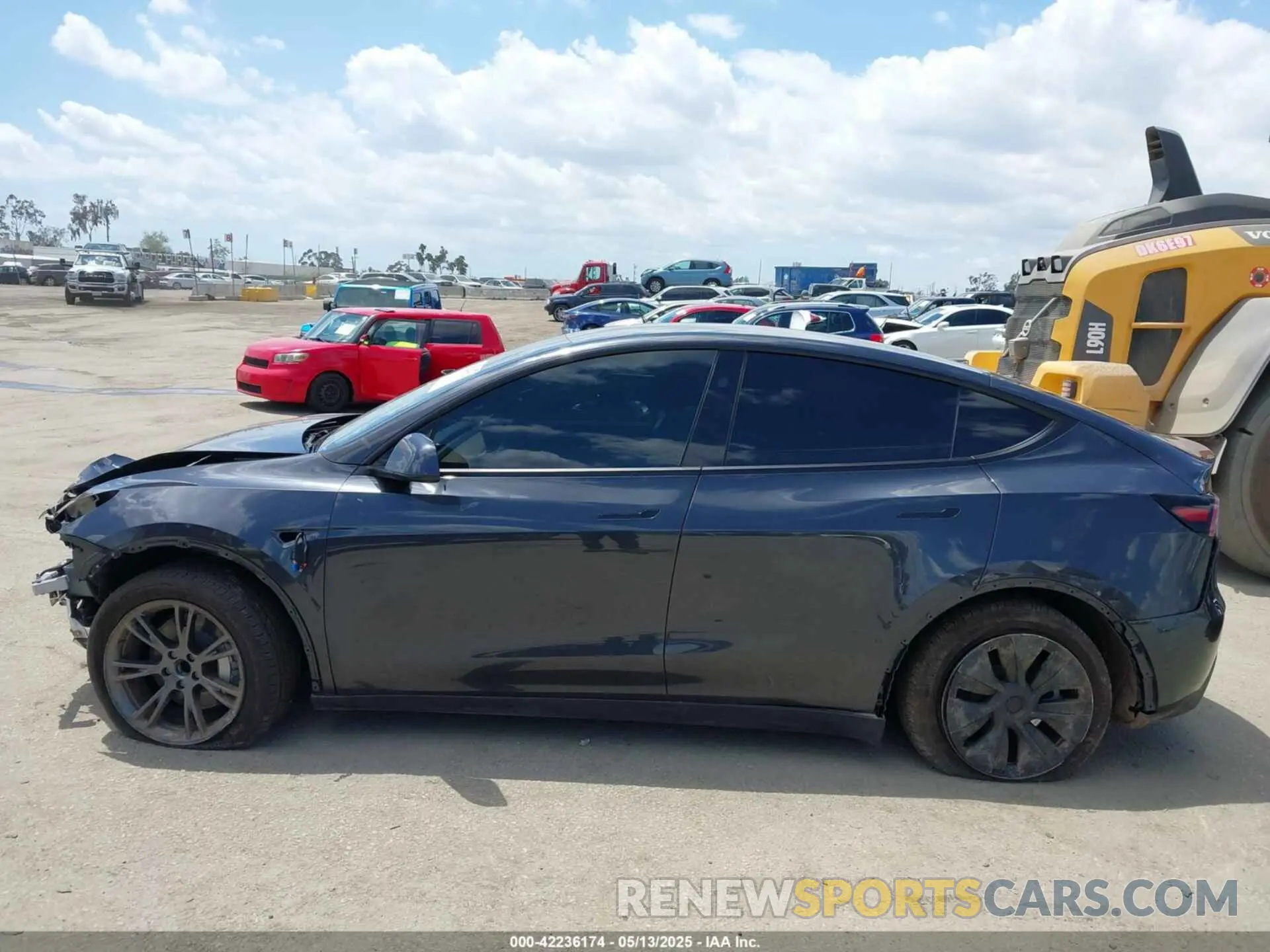 14 Photograph of a damaged car 7SAYGDED3SF266685 TESLA MODEL Y 2025