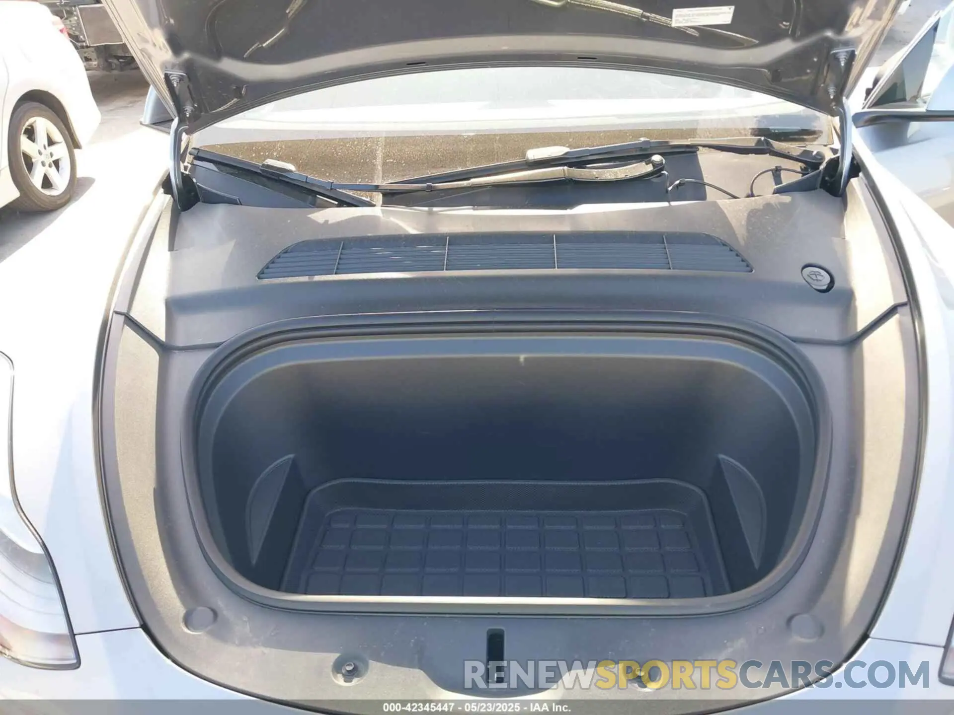 10 Photograph of a damaged car 7SAYGDED4SF319152 TESLA MODEL Y 2025