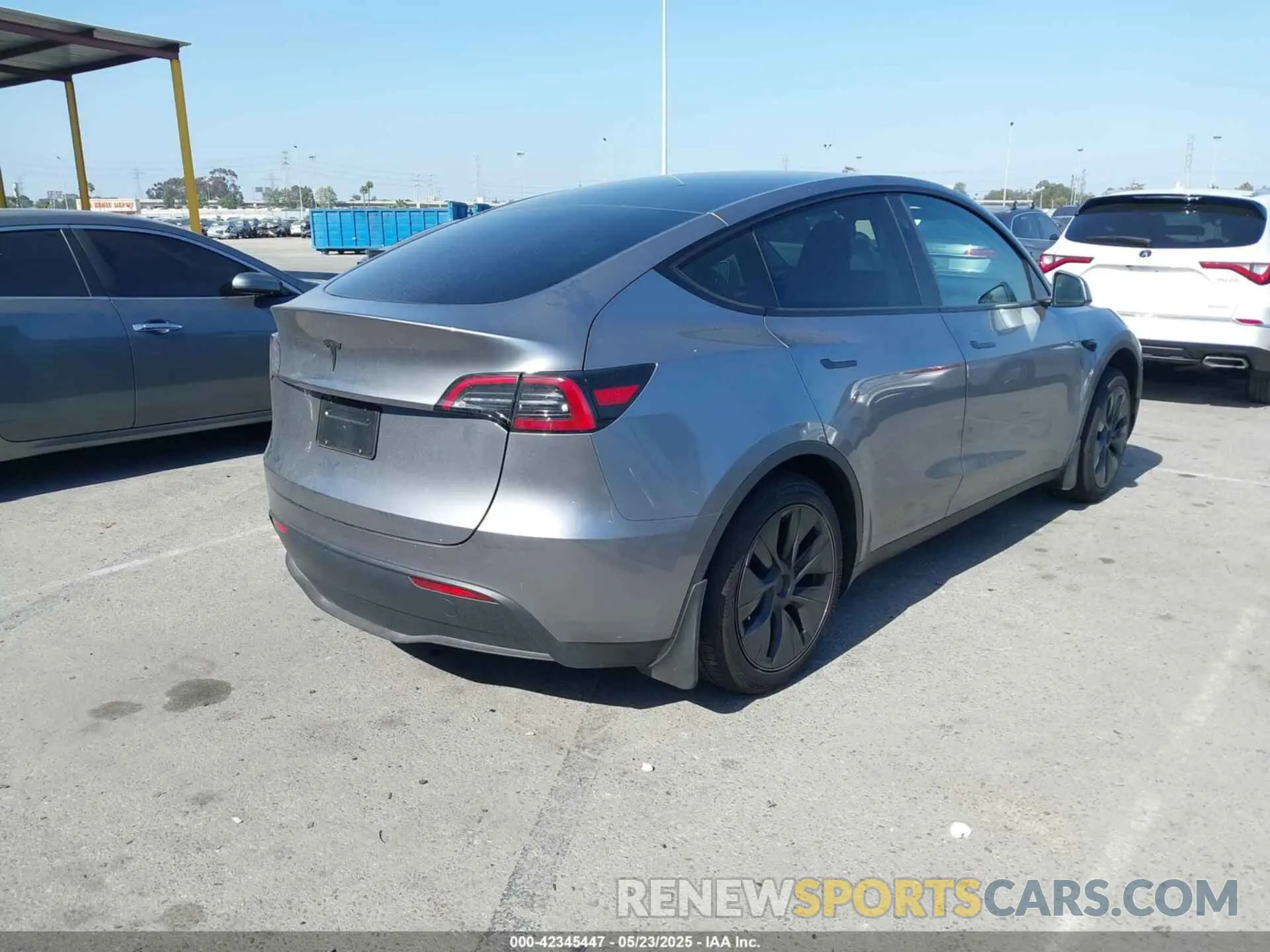 4 Photograph of a damaged car 7SAYGDED4SF319152 TESLA MODEL Y 2025