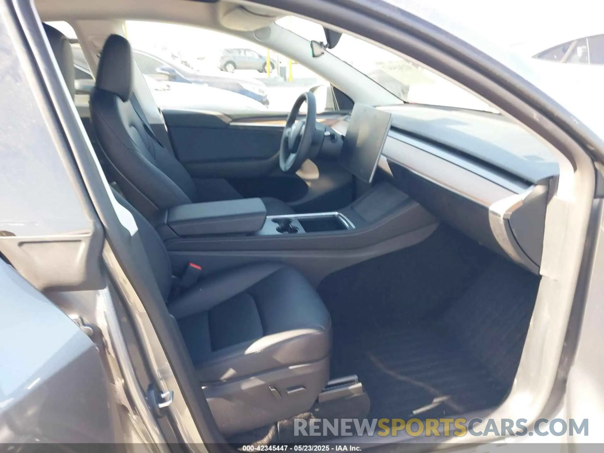 5 Photograph of a damaged car 7SAYGDED4SF319152 TESLA MODEL Y 2025
