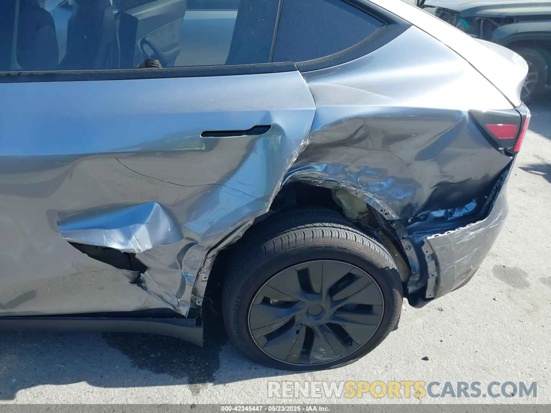 6 Photograph of a damaged car 7SAYGDED4SF319152 TESLA MODEL Y 2025