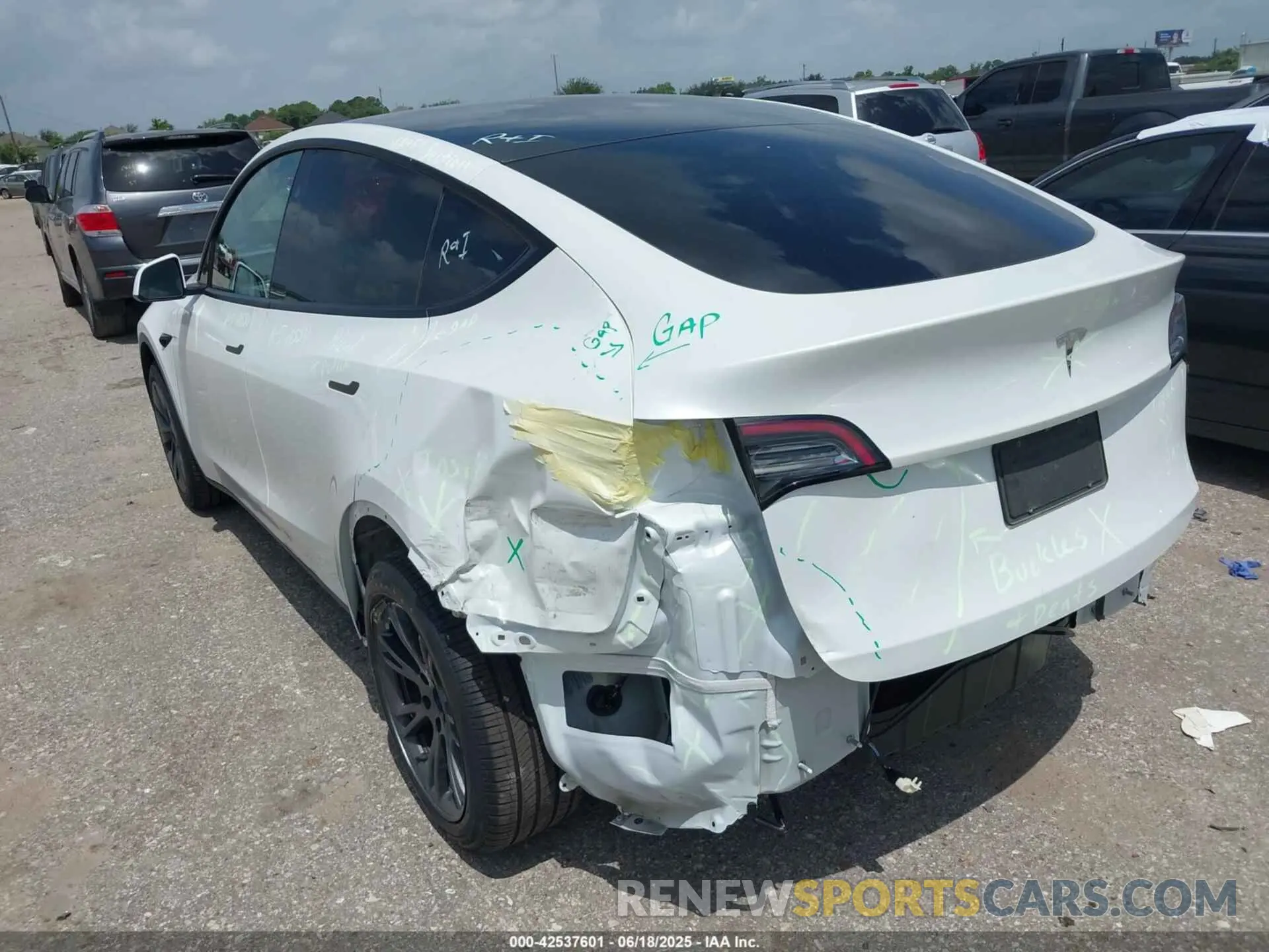 3 Photograph of a damaged car 7SAYGDED5SA352609 TESLA MODEL Y 2025