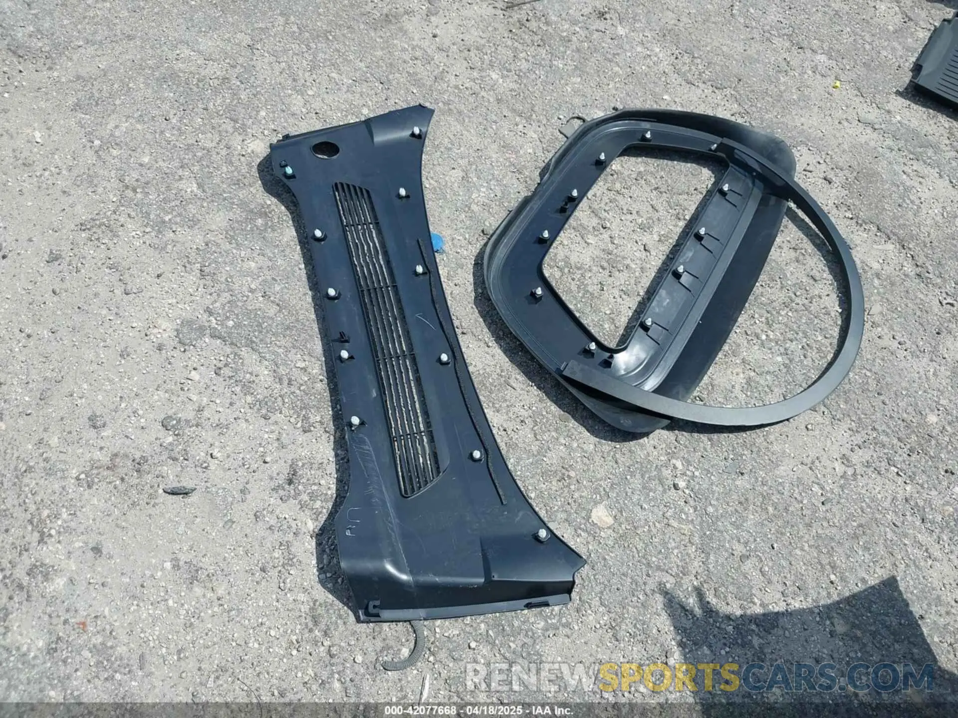 11 Photograph of a damaged car 7SAYGDED5SA370060 TESLA MODEL Y 2025