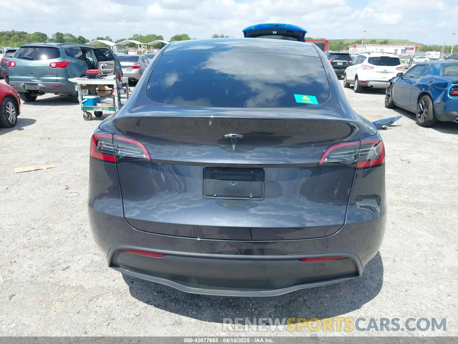 16 Photograph of a damaged car 7SAYGDED5SA370060 TESLA MODEL Y 2025