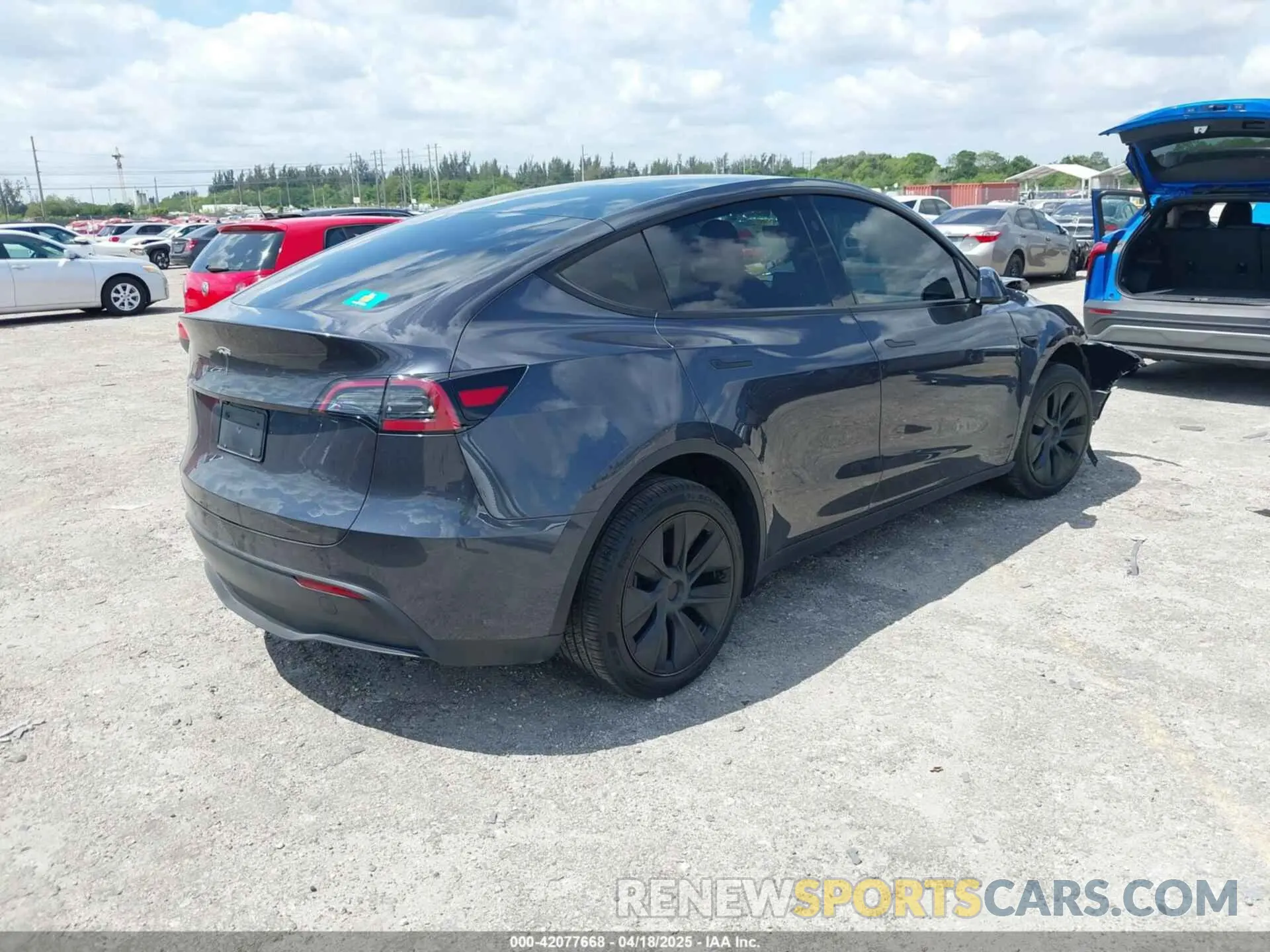 4 Photograph of a damaged car 7SAYGDED5SA370060 TESLA MODEL Y 2025
