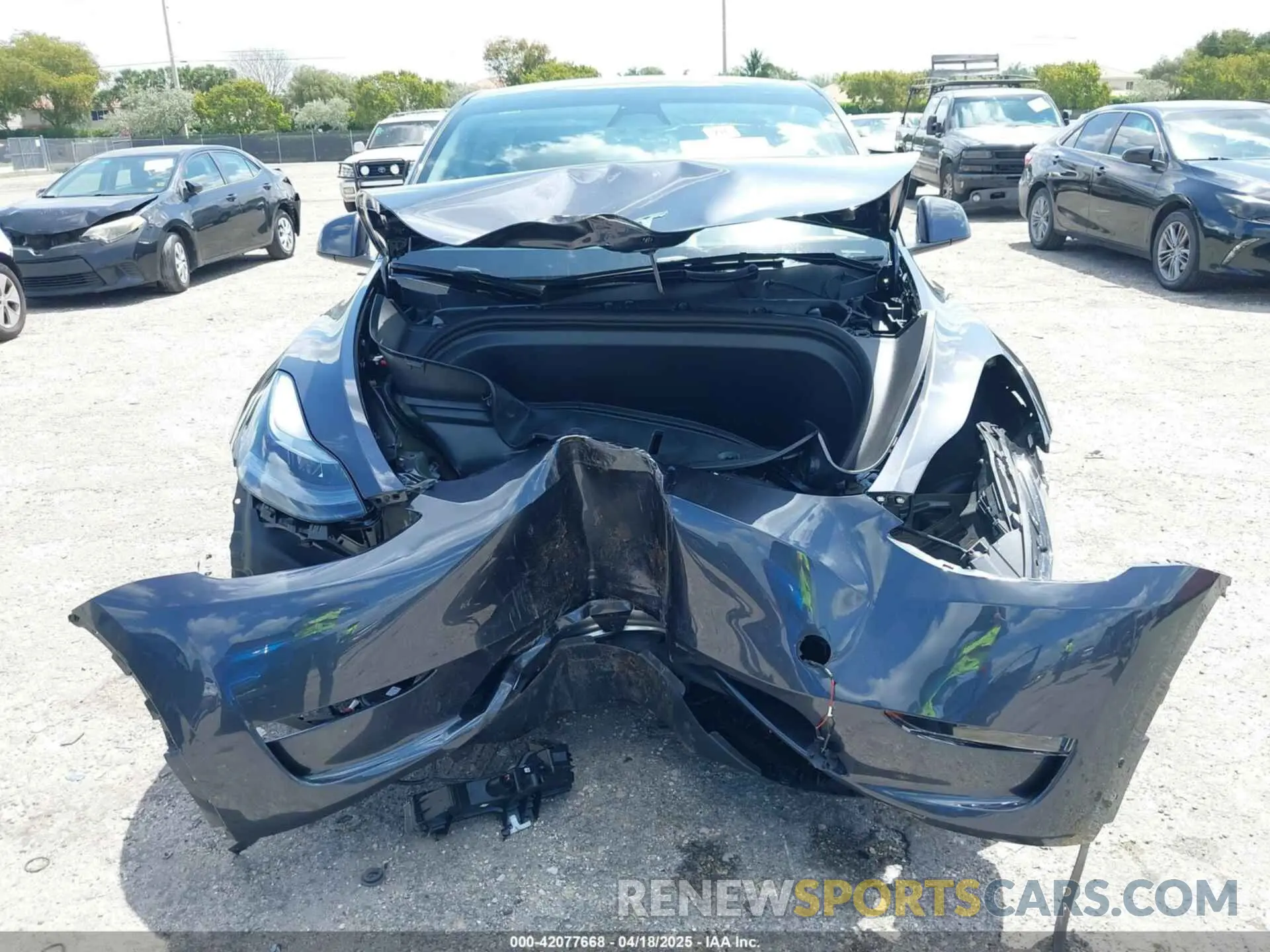 6 Photograph of a damaged car 7SAYGDED5SA370060 TESLA MODEL Y 2025