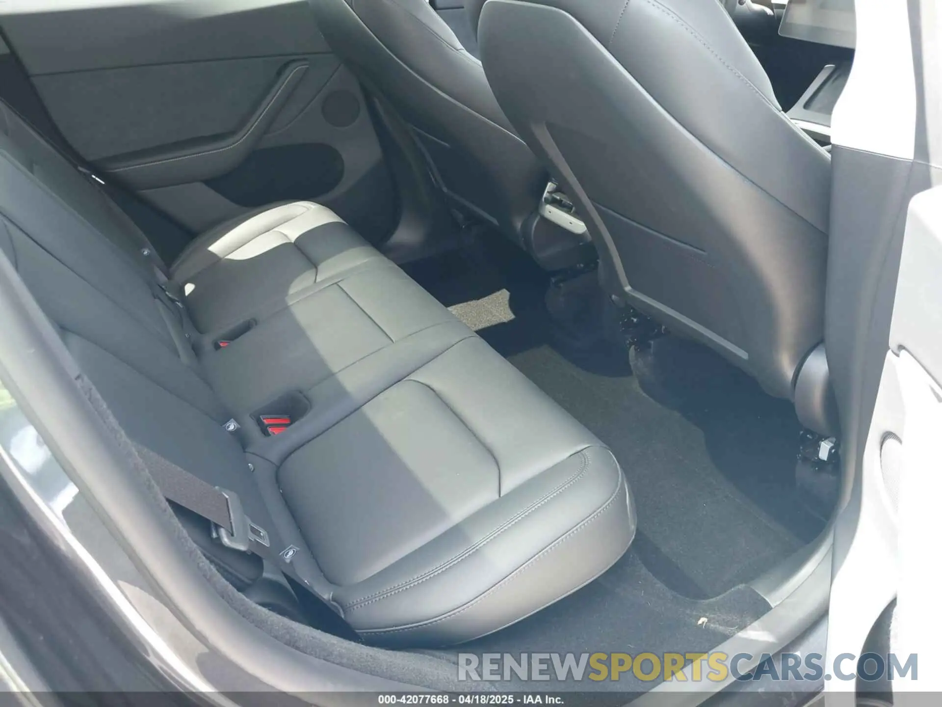 8 Photograph of a damaged car 7SAYGDED5SA370060 TESLA MODEL Y 2025