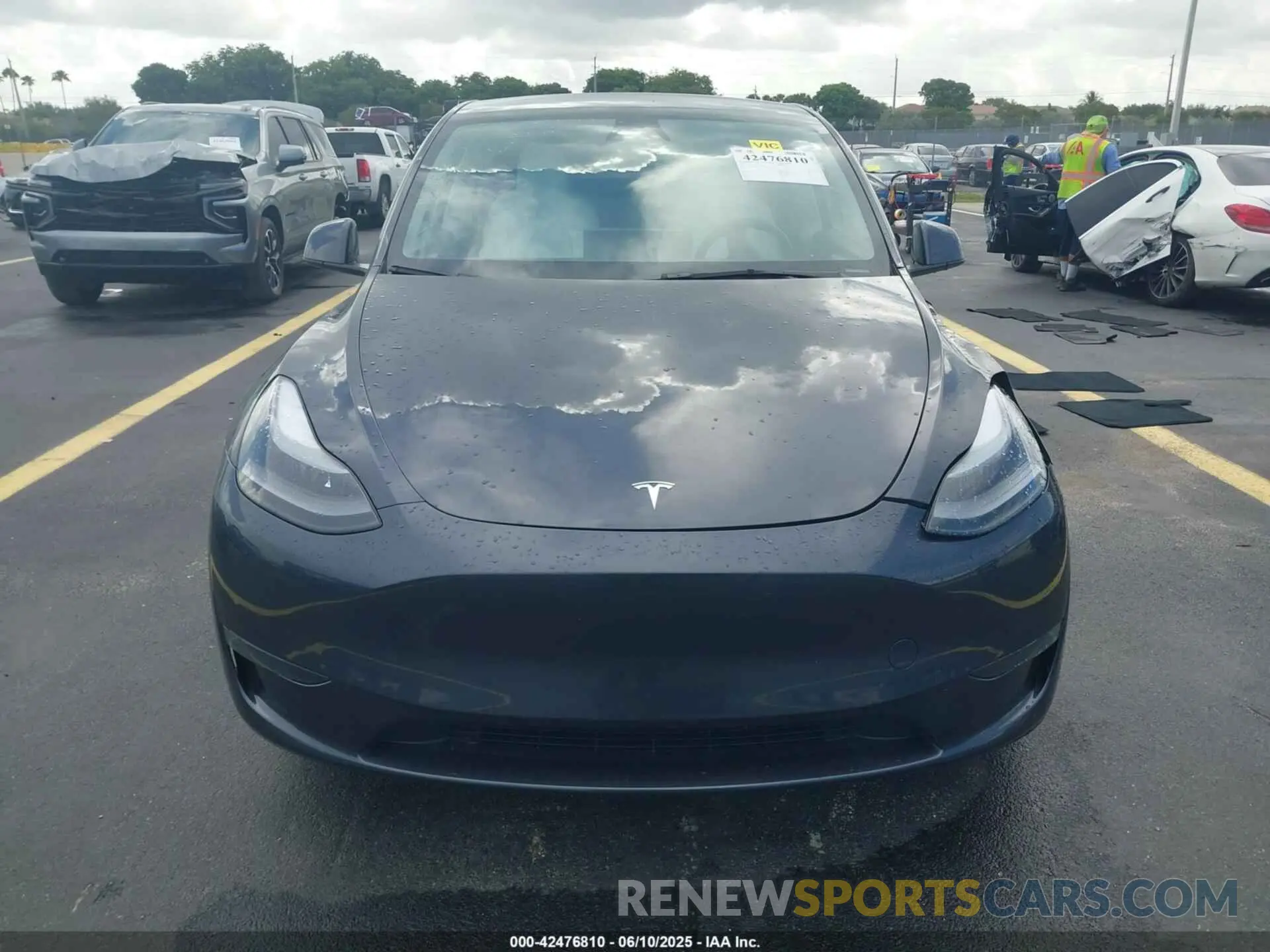 11 Photograph of a damaged car 7SAYGDED5SA371404 TESLA MODEL Y 2025