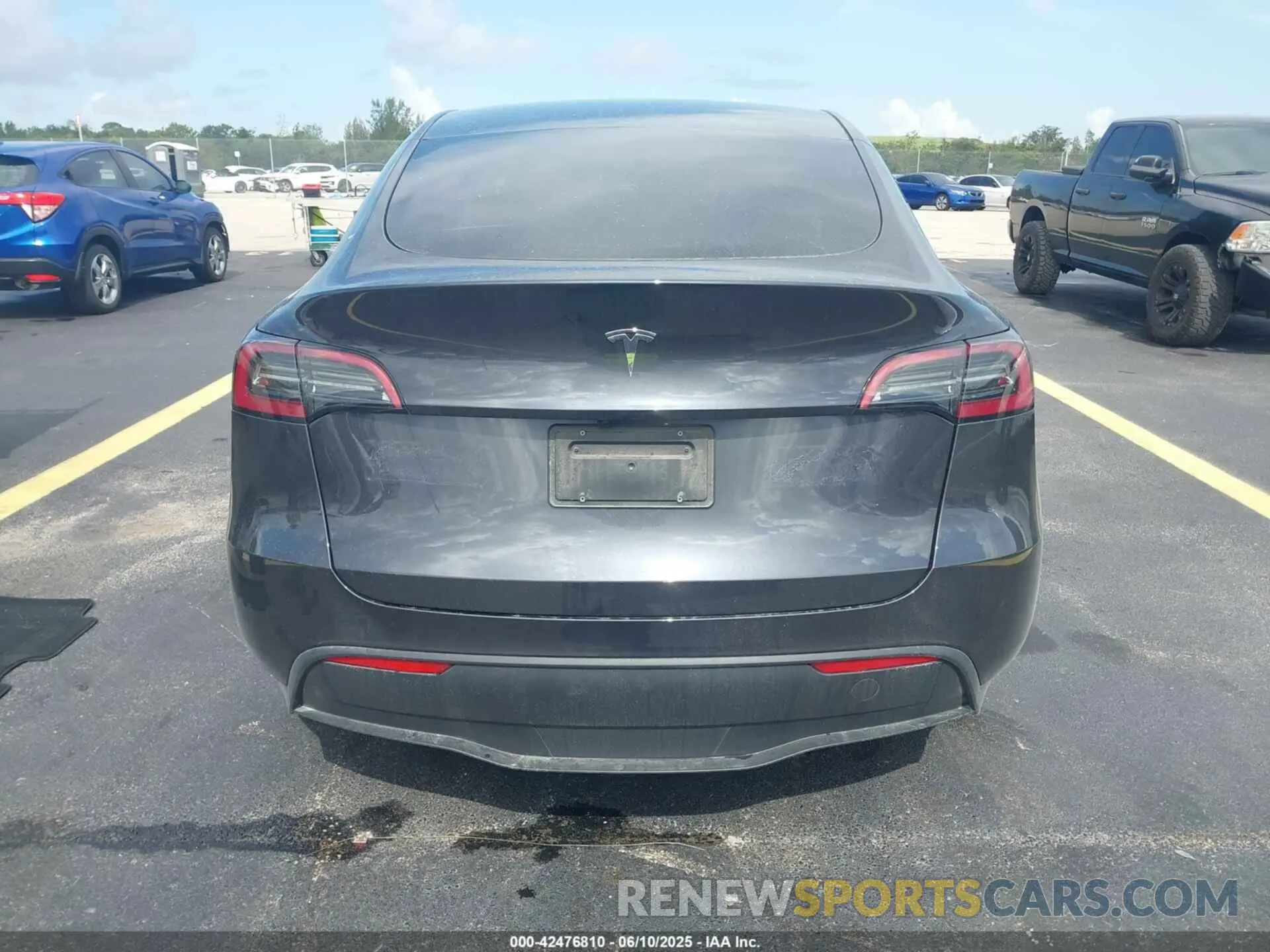 15 Photograph of a damaged car 7SAYGDED5SA371404 TESLA MODEL Y 2025