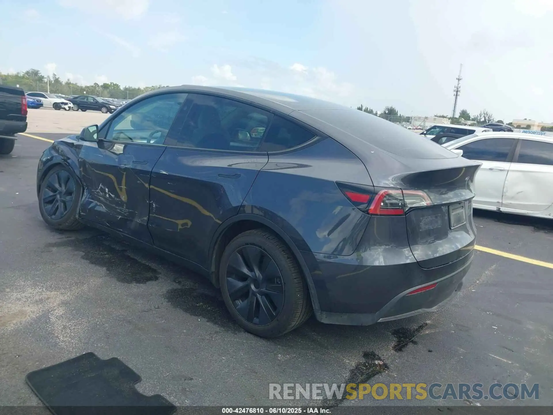 3 Photograph of a damaged car 7SAYGDED5SA371404 TESLA MODEL Y 2025