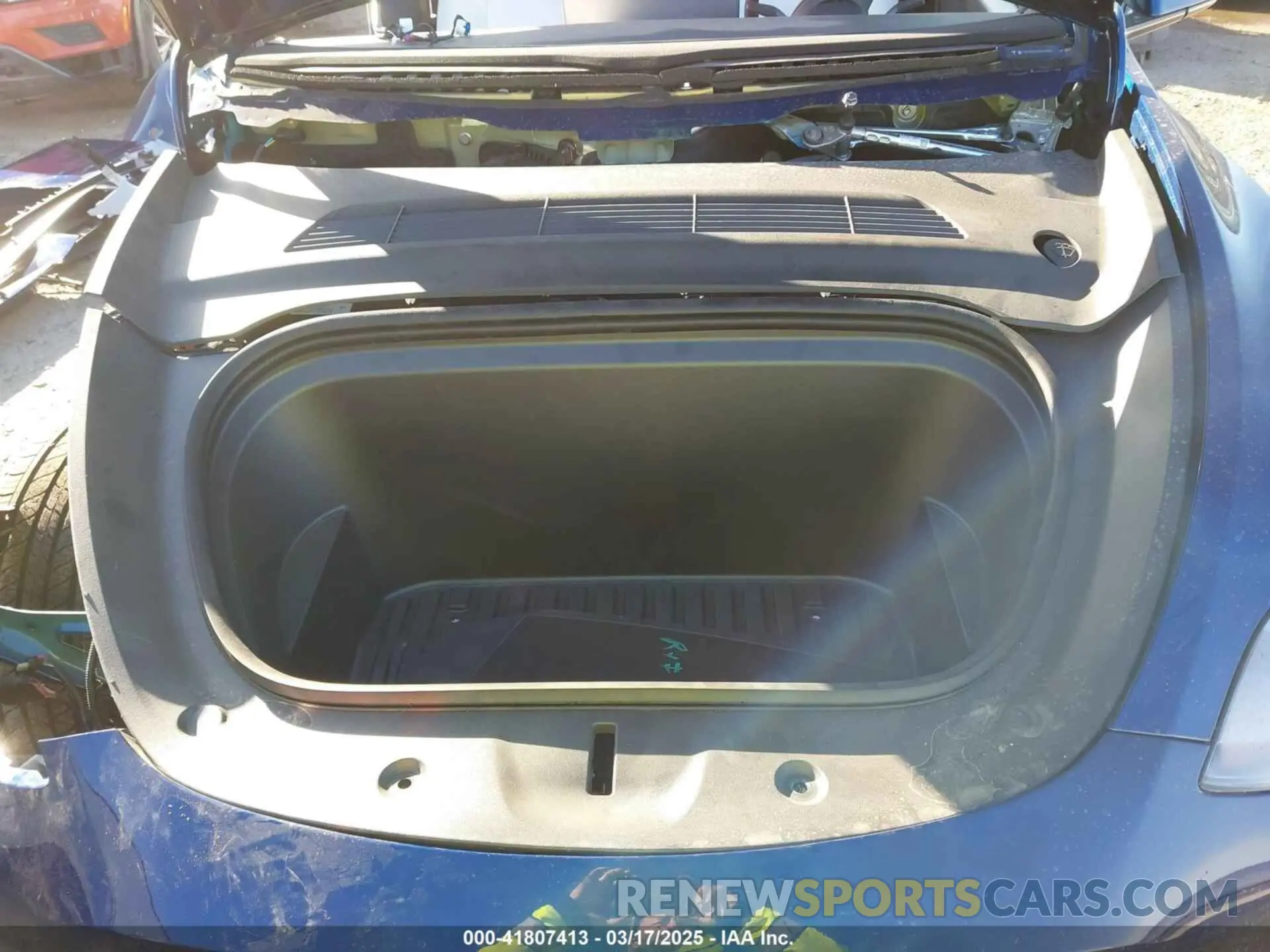 10 Photograph of a damaged car 7SAYGDED5SA374626 TESLA MODEL Y 2025
