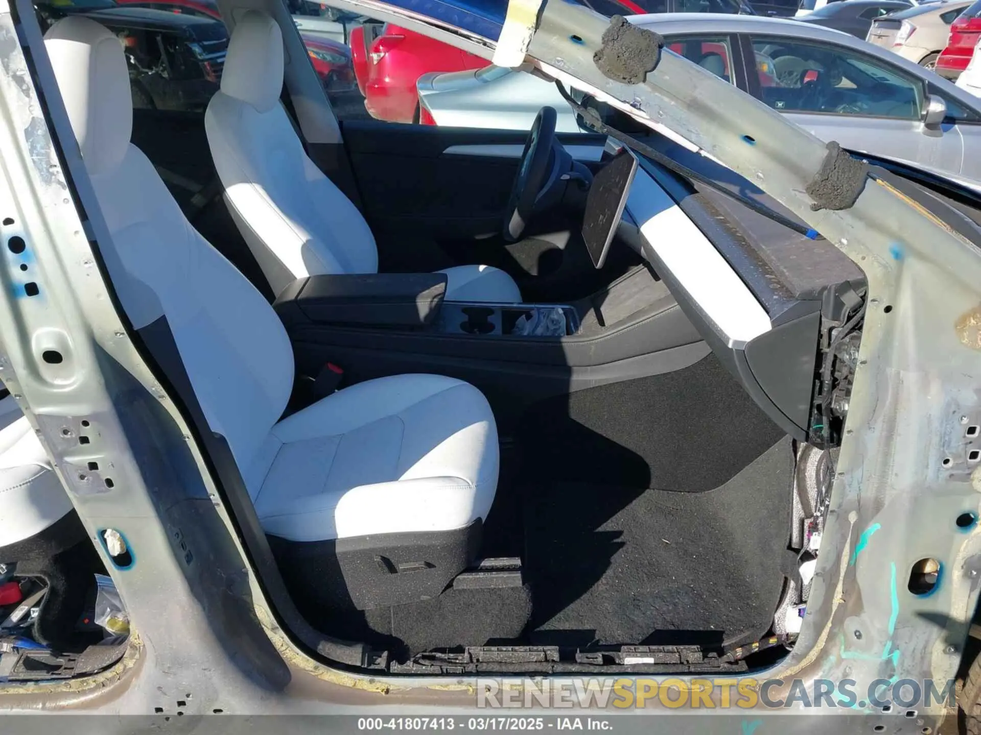 5 Photograph of a damaged car 7SAYGDED5SA374626 TESLA MODEL Y 2025