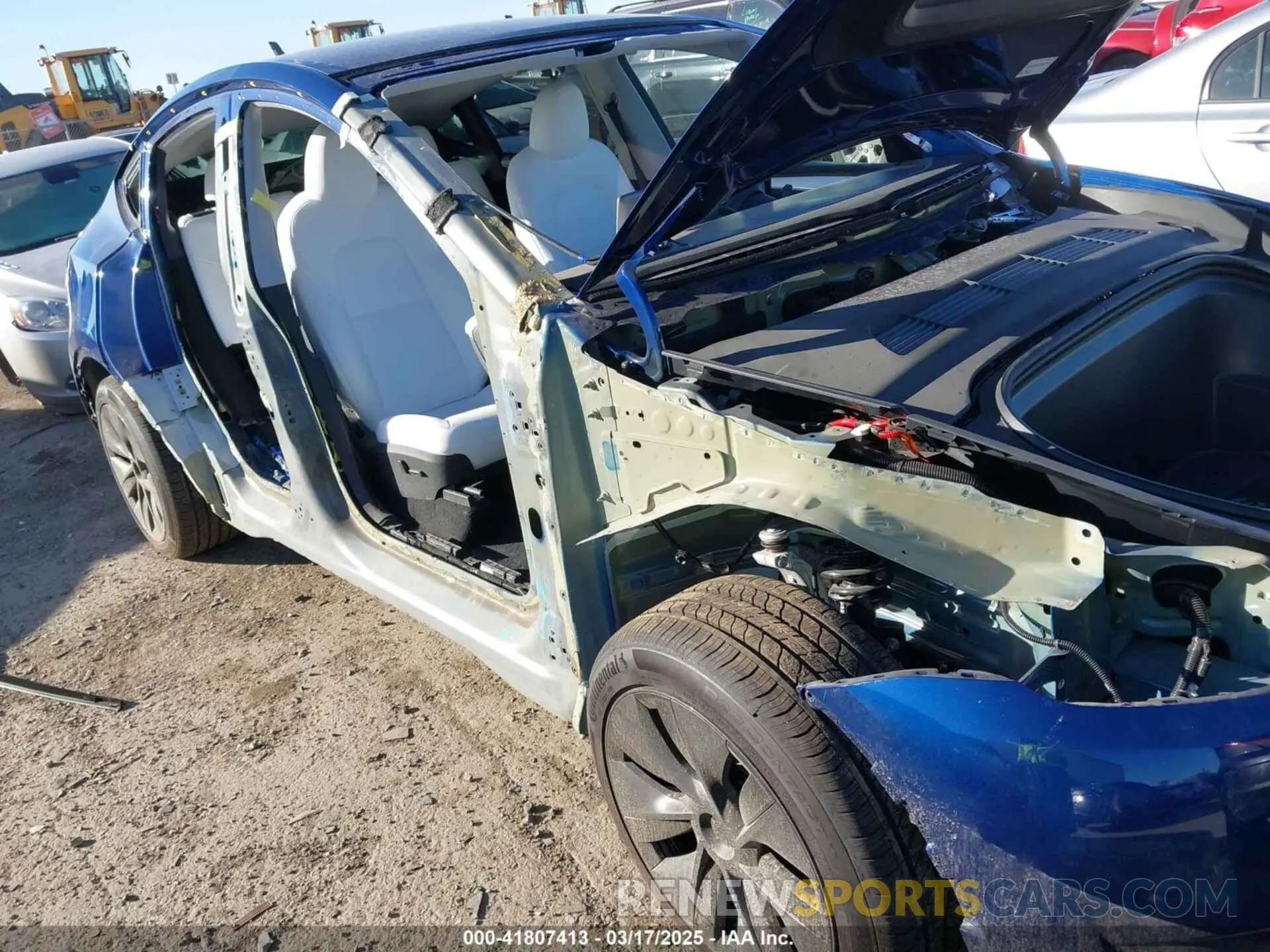 6 Photograph of a damaged car 7SAYGDED5SA374626 TESLA MODEL Y 2025