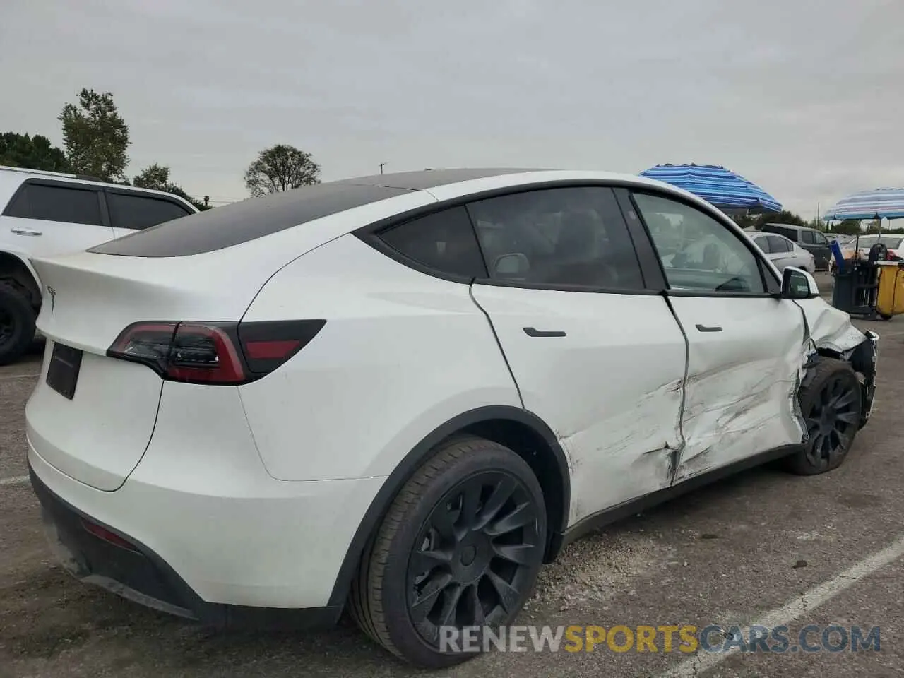 3 Photograph of a damaged car 7SAYGDED5SF228228 TESLA MODEL Y 2025