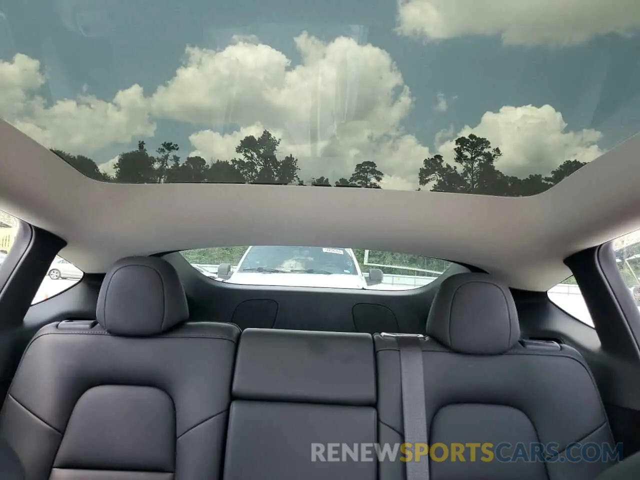 10 Photograph of a damaged car 7SAYGDED6SA343319 TESLA MODEL Y 2025