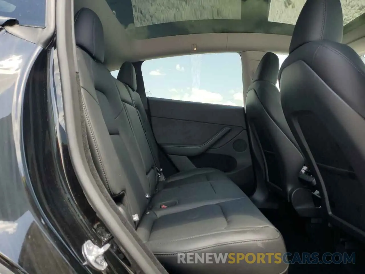 11 Photograph of a damaged car 7SAYGDED6SA343319 TESLA MODEL Y 2025