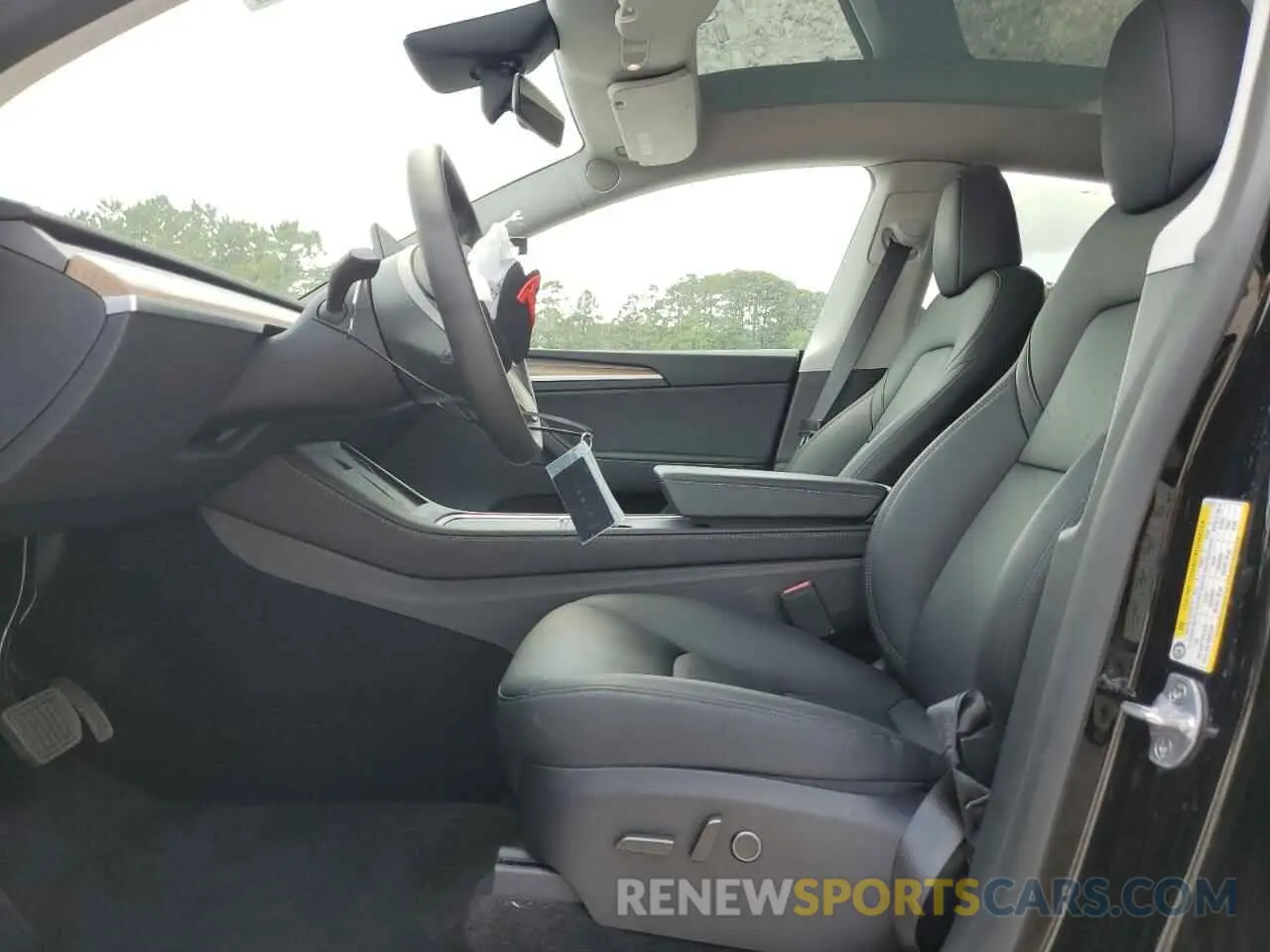 7 Photograph of a damaged car 7SAYGDED6SA343319 TESLA MODEL Y 2025