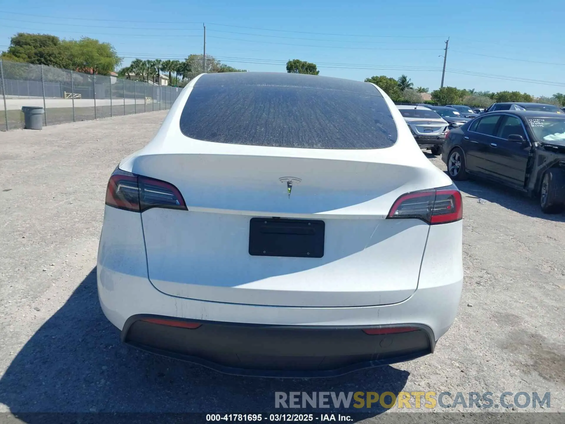 15 Photograph of a damaged car 7SAYGDED6SF234278 TESLA MODEL Y 2025