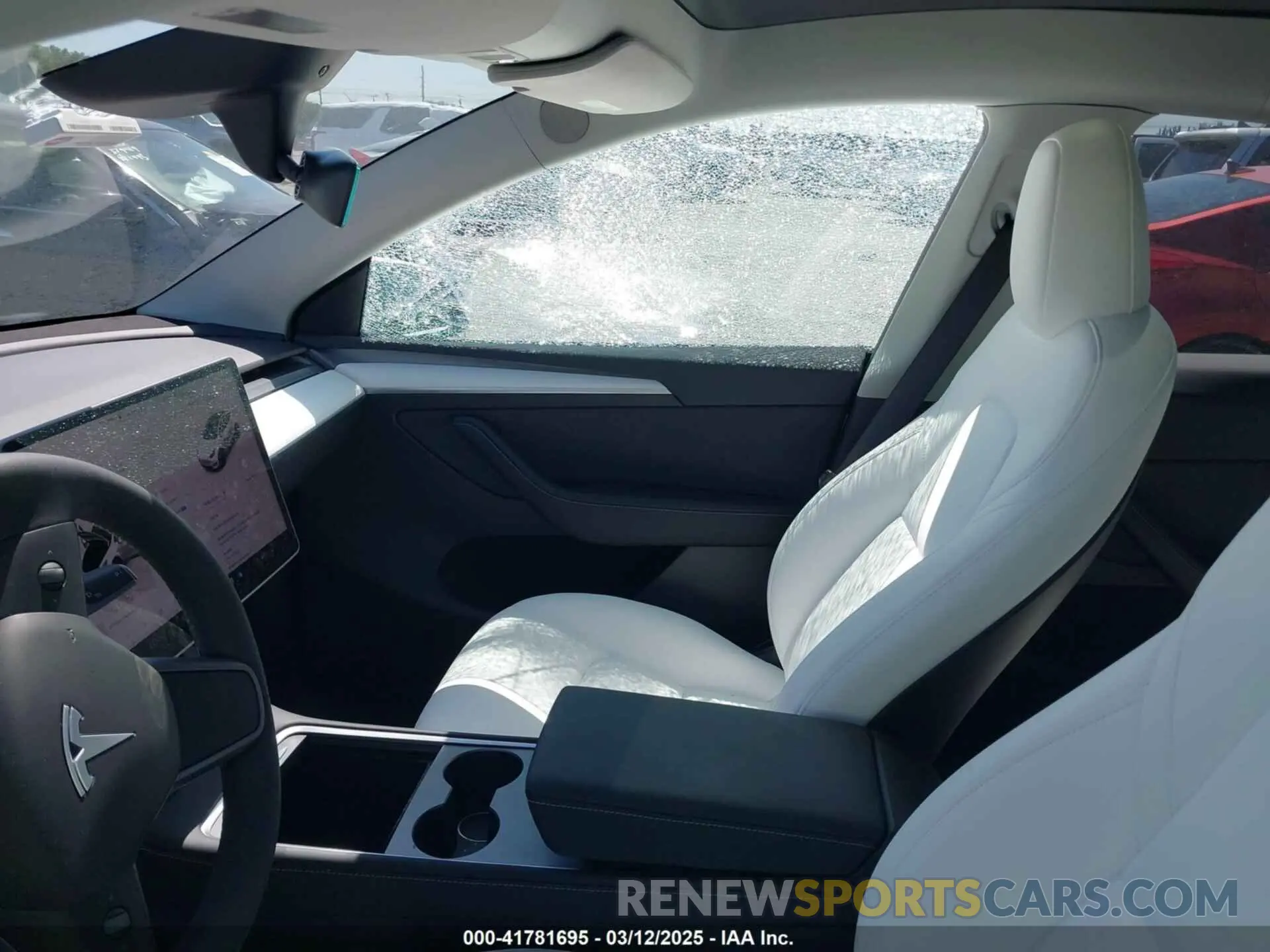 5 Photograph of a damaged car 7SAYGDED6SF234278 TESLA MODEL Y 2025