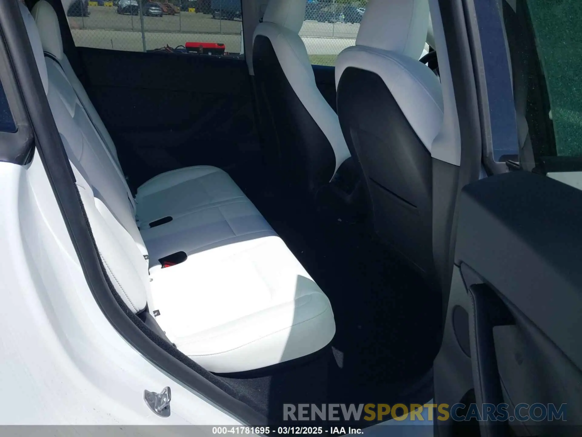 8 Photograph of a damaged car 7SAYGDED6SF234278 TESLA MODEL Y 2025